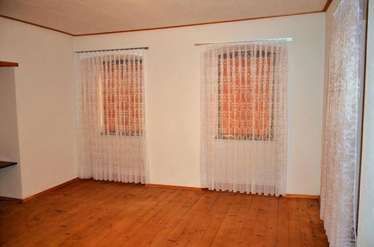 Maison tessinoise de 9 pièces à rénover avec dépendance et terrain emplacement ensoleillé et calme - Photo 7 sur 13