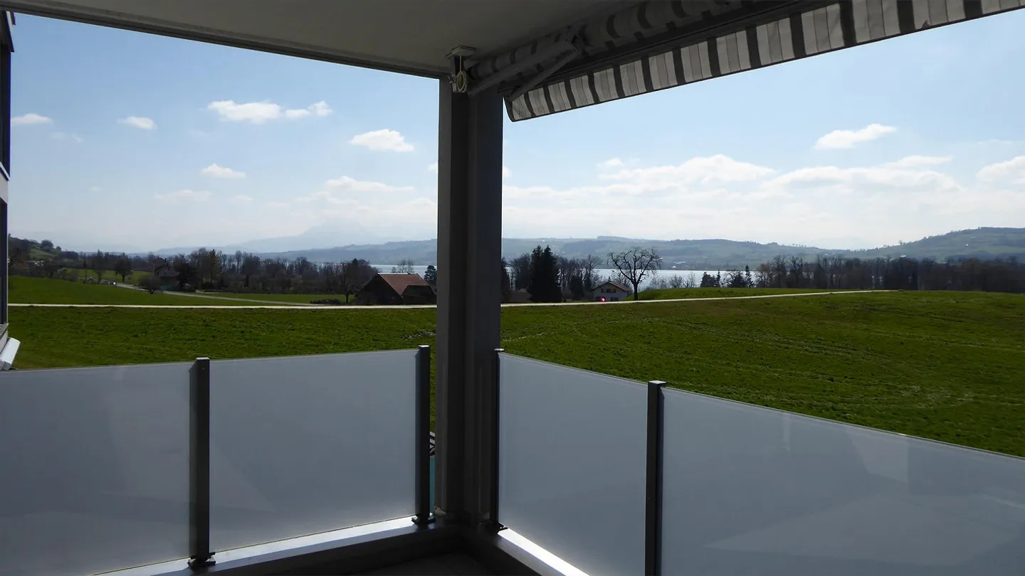Charmante Wohnung mit Seeblick - Foto 2 von 4