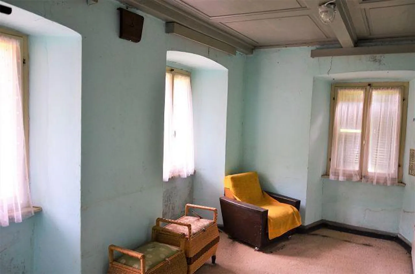 Maison tessinoise de 9 pièces à rénover avec dépendance et terrain emplacement ensoleillé et calme - Photo 11 sur 13