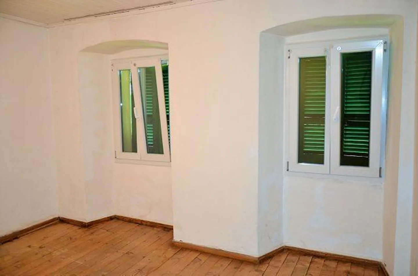 Maison tessinoise de 9 pièces à rénover avec dépendance et terrain emplacement ensoleillé et calme - Photo 8 sur 13