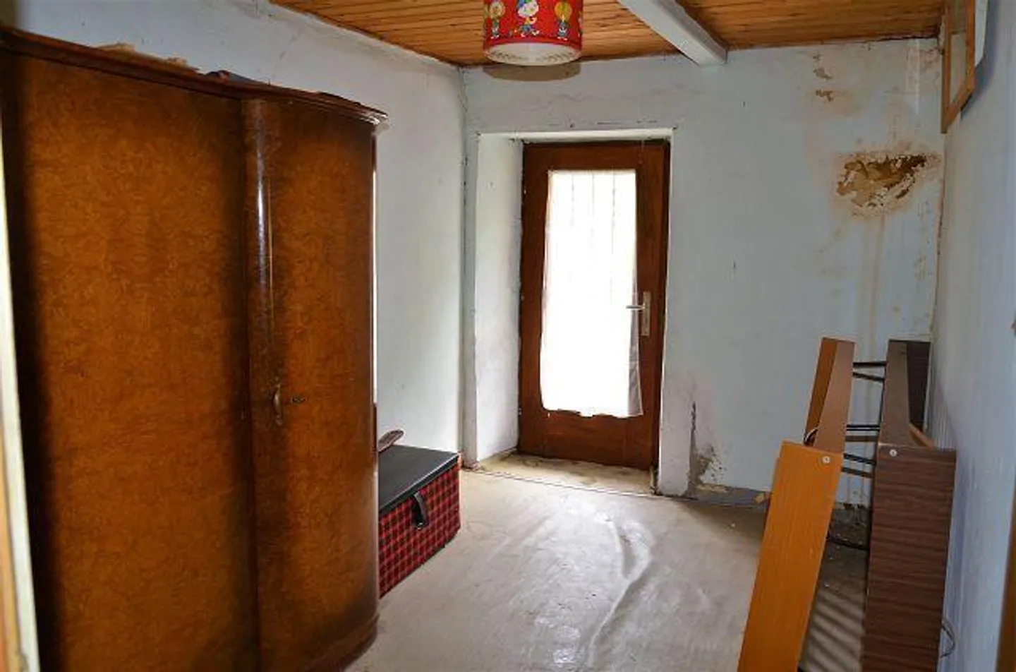 Maison tessinoise de 9 pièces à rénover avec dépendance et terrain emplacement ensoleillé et calme - Photo 12 sur 13