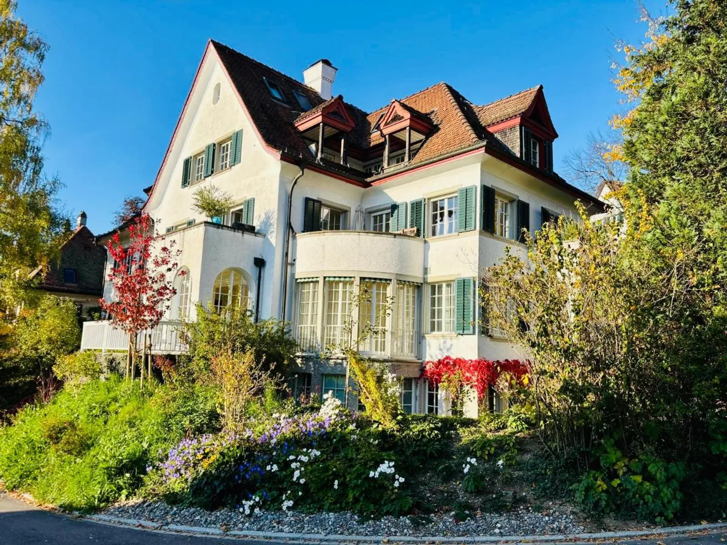 3.5 Room Furnished Living Object - Photo 1 of 5