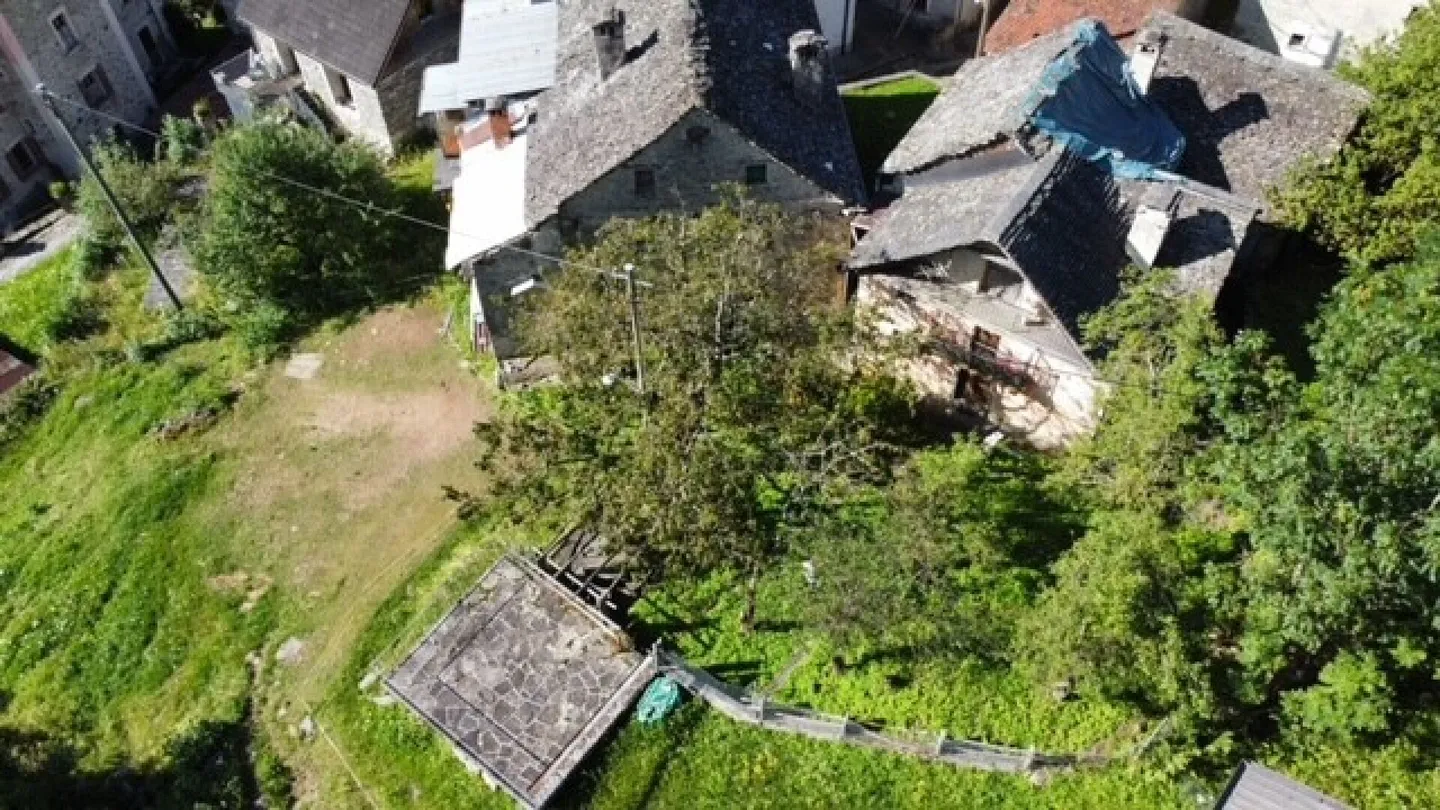 «ZU VERKAUFEN IN CERENTINO - ALTES TESSINER HAUS MIT TYPISCHEM WALSER RUSTIKAL» - Foto 3 von 26