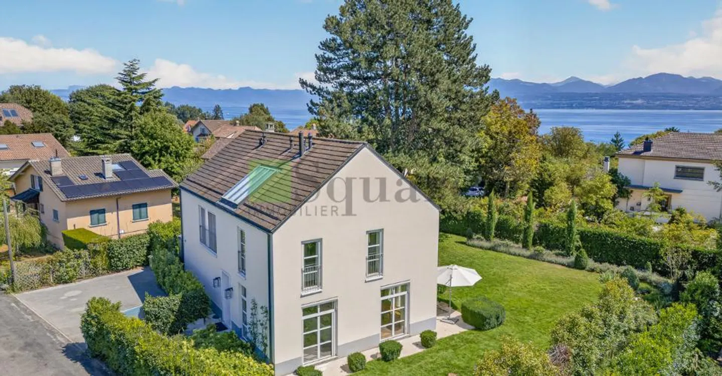 Magnificent individual villa with 7 rooms and garden - Photo 1 of 13