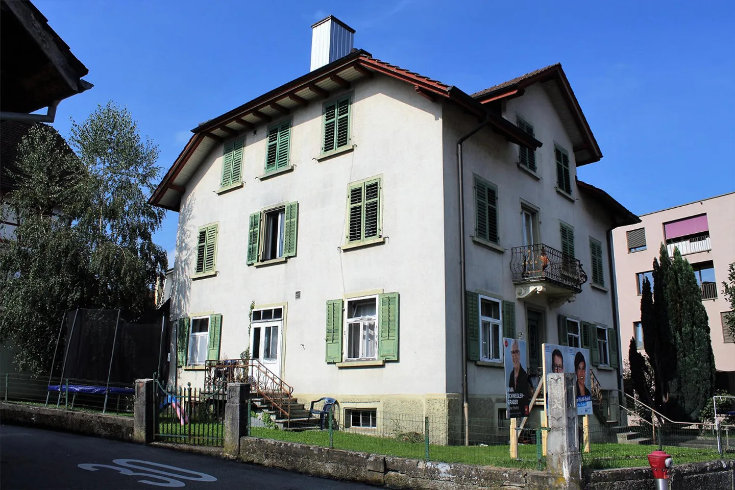 Old building apartment - Photo 1 of 11