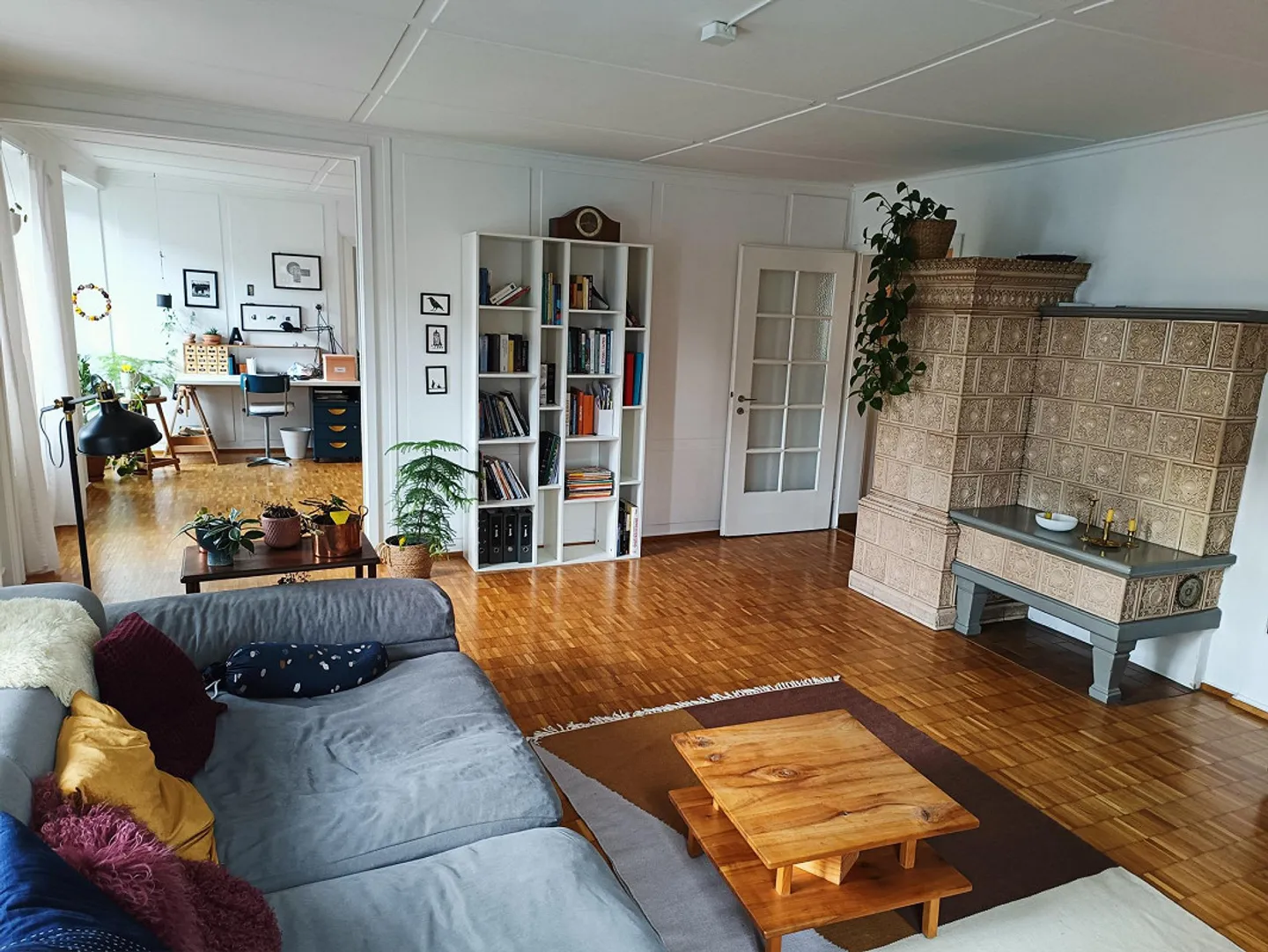 Appartamento luminoso e spazioso con 4 camere - Foto 1 di 9