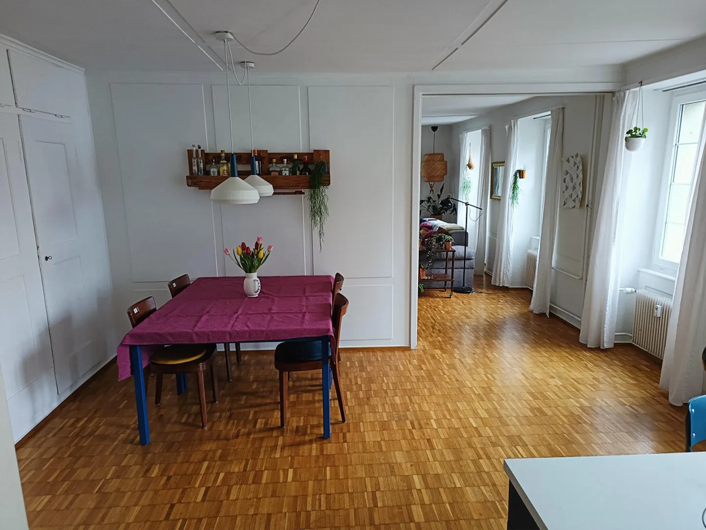 Appartamento luminoso e spazioso con 4 camere - Foto 2 di 9