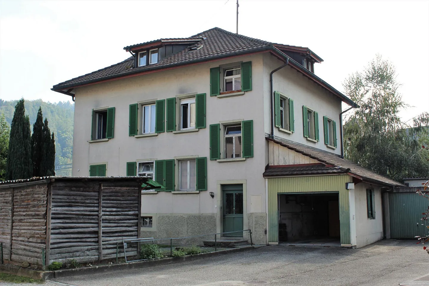 Old building apartment - Photo 9 of 11