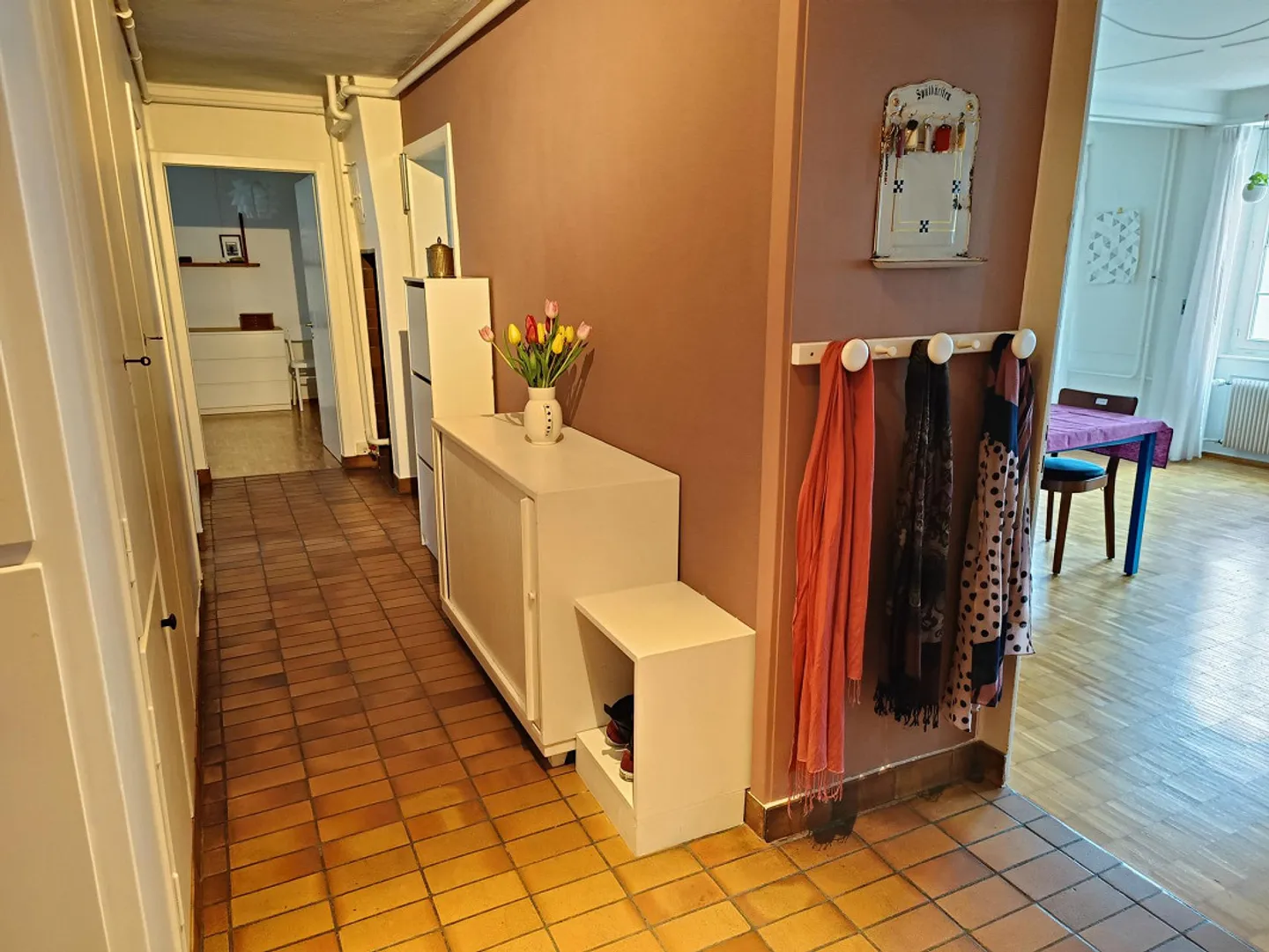 Appartamento luminoso e spazioso con 4 camere - Foto 5 di 9