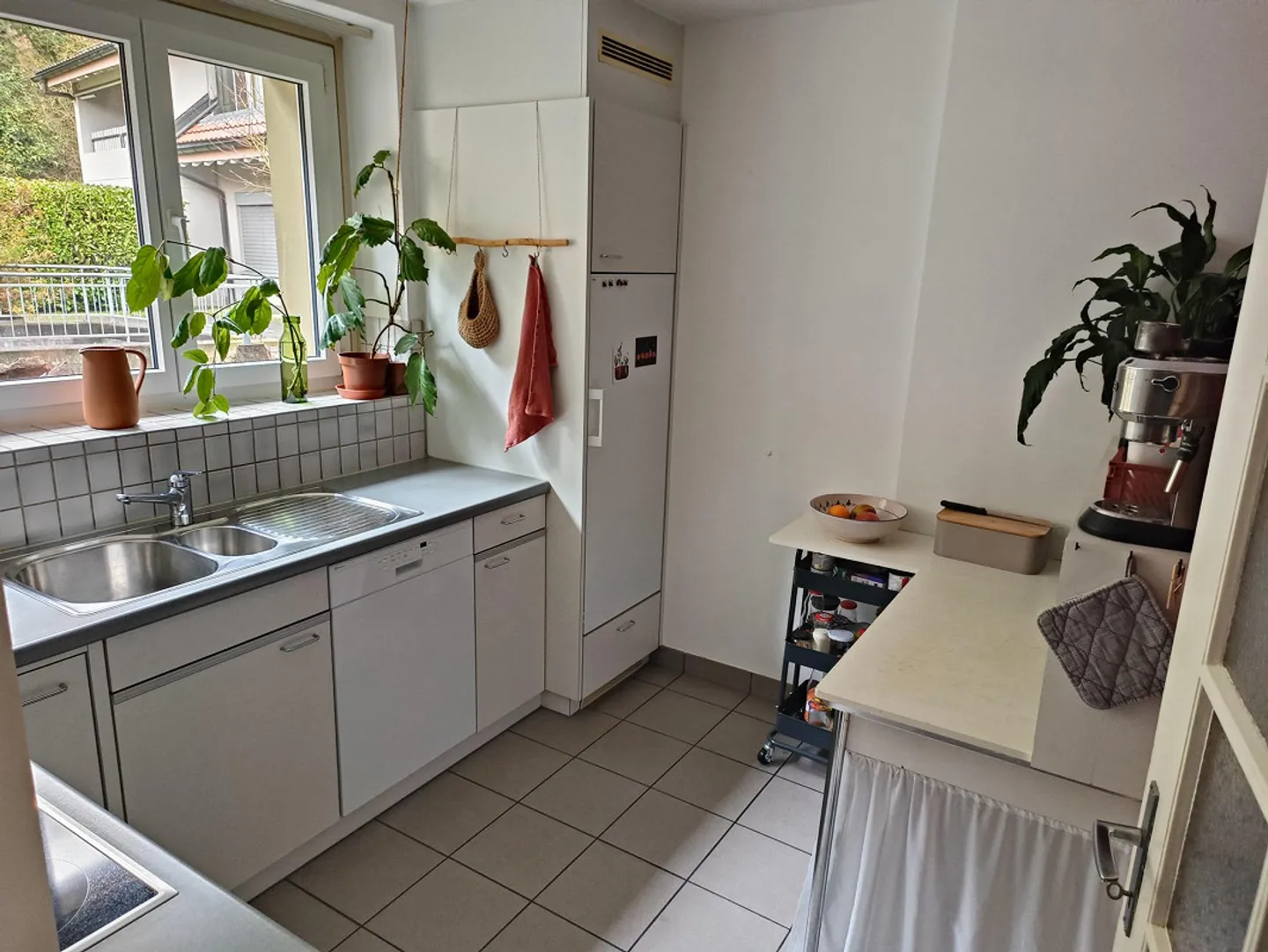 Appartamento luminoso e spazioso con 4 camere - Foto 8 di 9