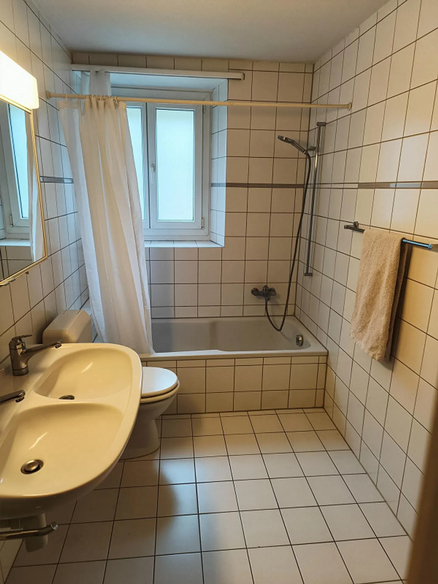 Appartamento luminoso e spazioso con 4 camere - Foto 6 di 9