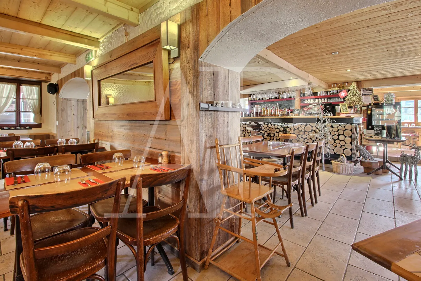 Ski-in/out guesthouse restaurant in Les Crosets - Photo 4 of 13