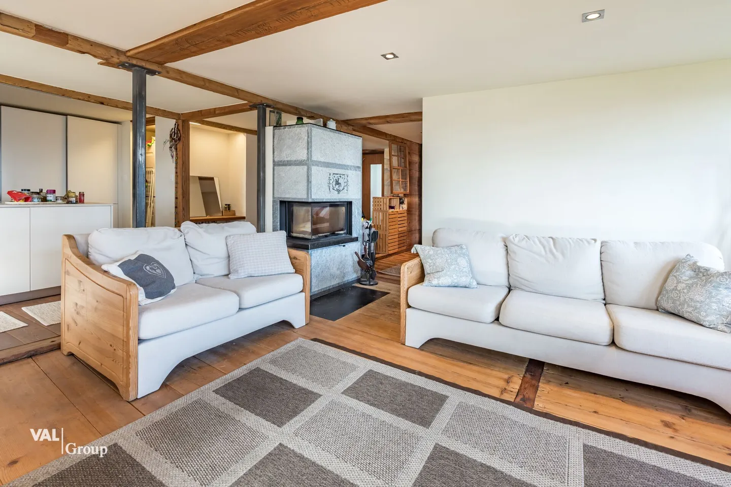 Top renovated apartment in the heart of Eischoll including 3 outdoor parking spaces - Photo 1 of 11