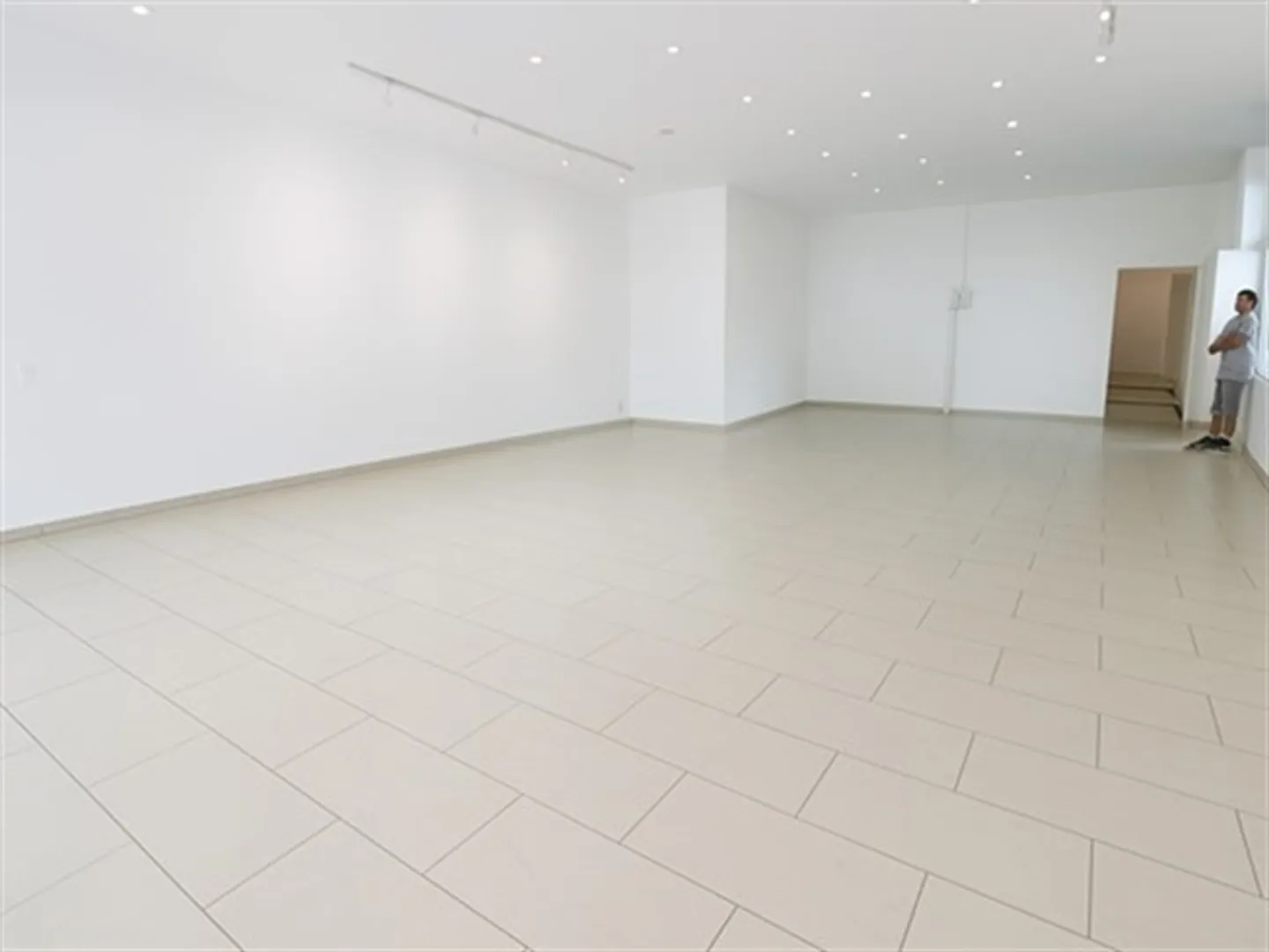 «Vitrine für Shop/Take-away in einem stark frequentierten Bereich» - Foto 3 von 3