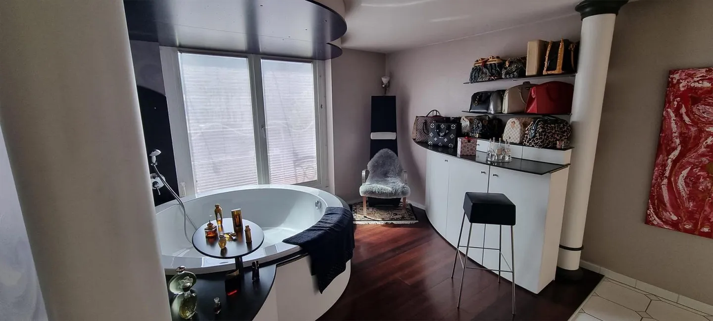 Appartamento attico con terrazza coperta! - Foto 9 di 13