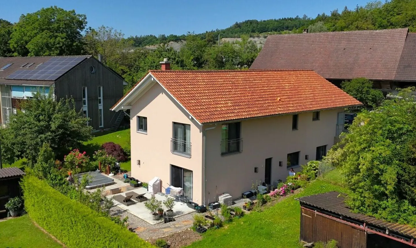 Classic Contemporary Living - Stylish 9.5-Room Single-Family House with Private Garden, Swimspa & Smart Home in Veltheim - Photo 1 of 30