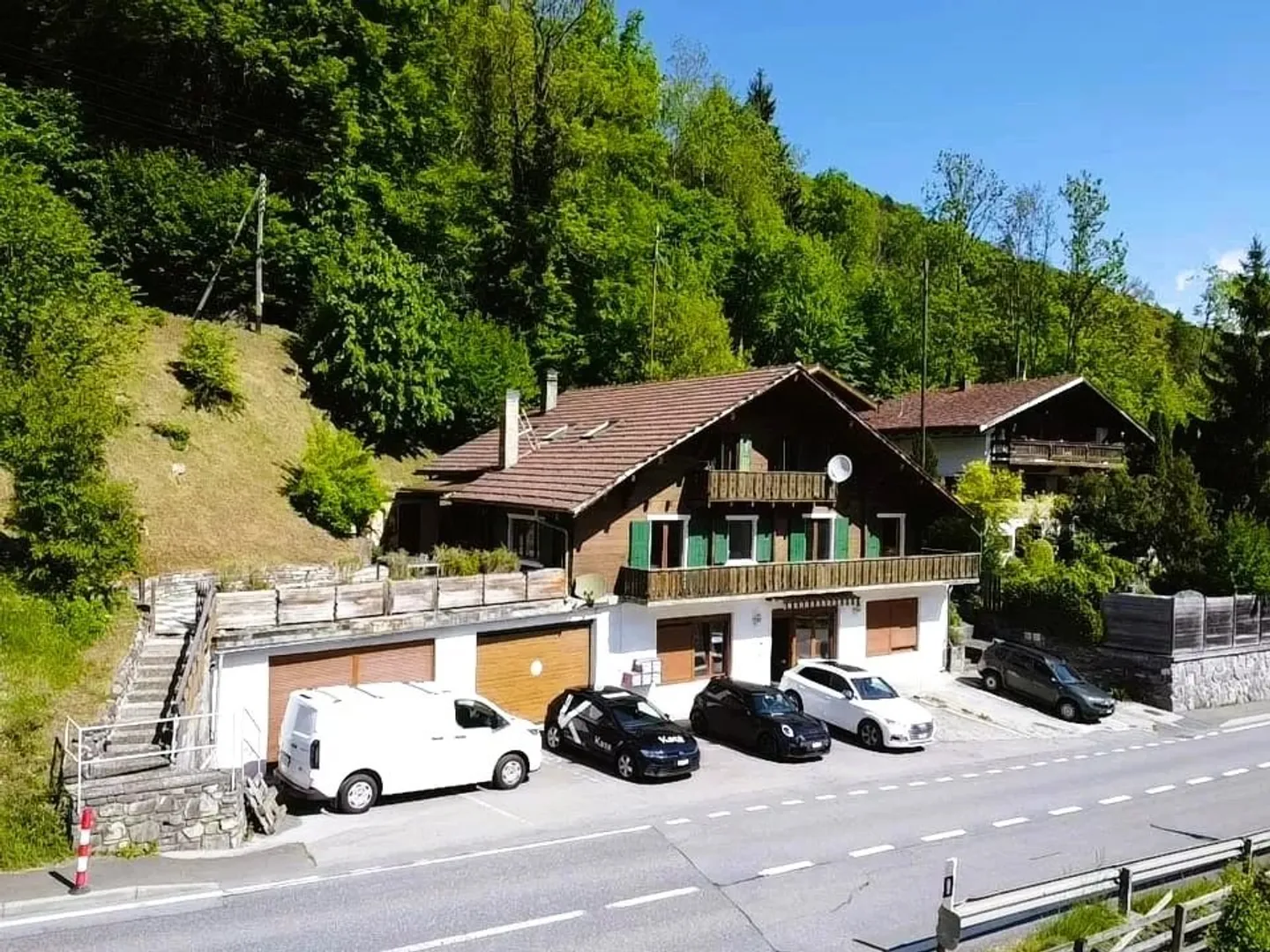 Chalet avec 3 appartements dans un emplacement idéal - Photo 2 sur 13