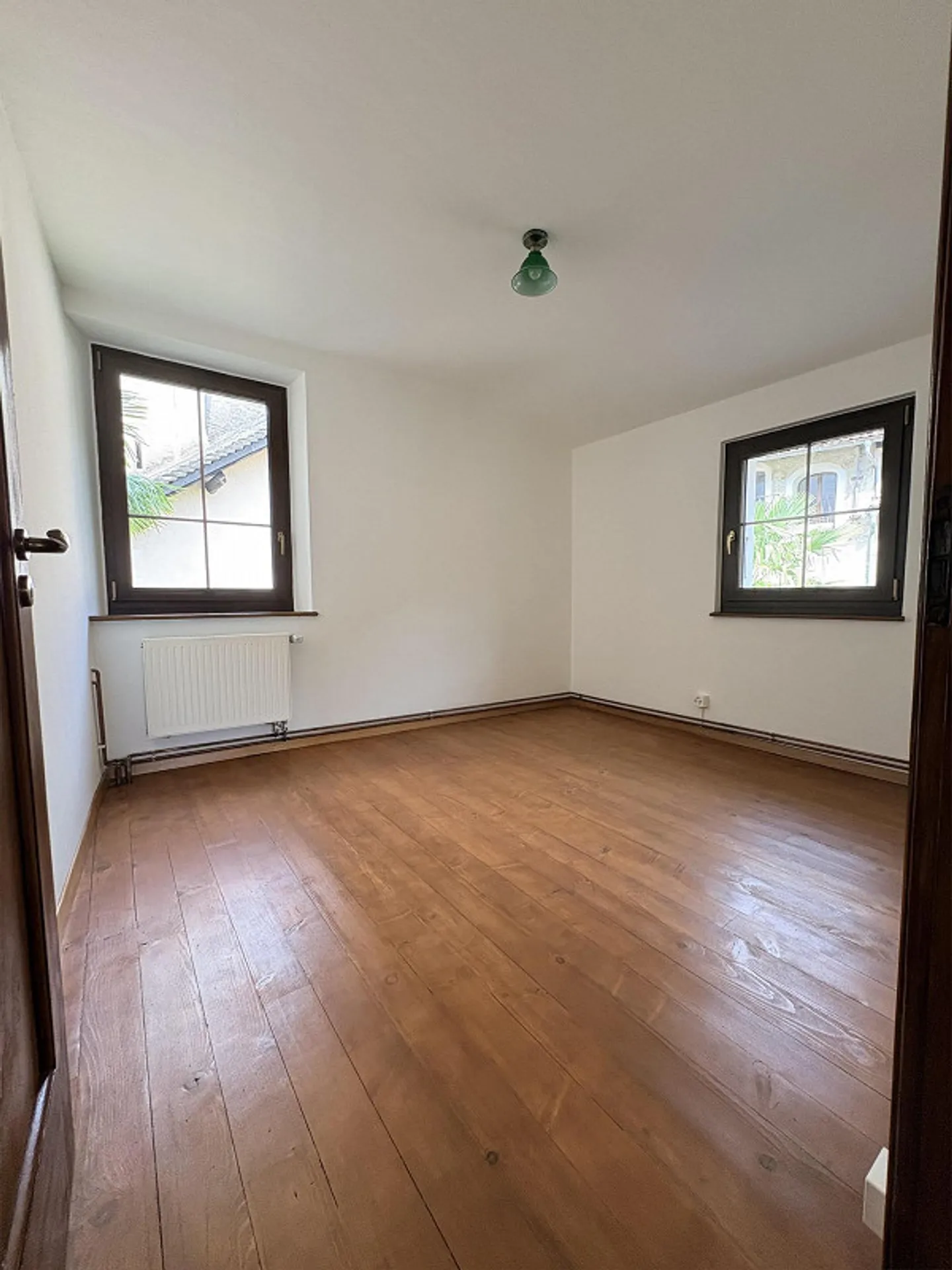 Renoviertes Haus mit 5 Zimmern, Garten und privatem Parkplatz - Foto 5 von 11