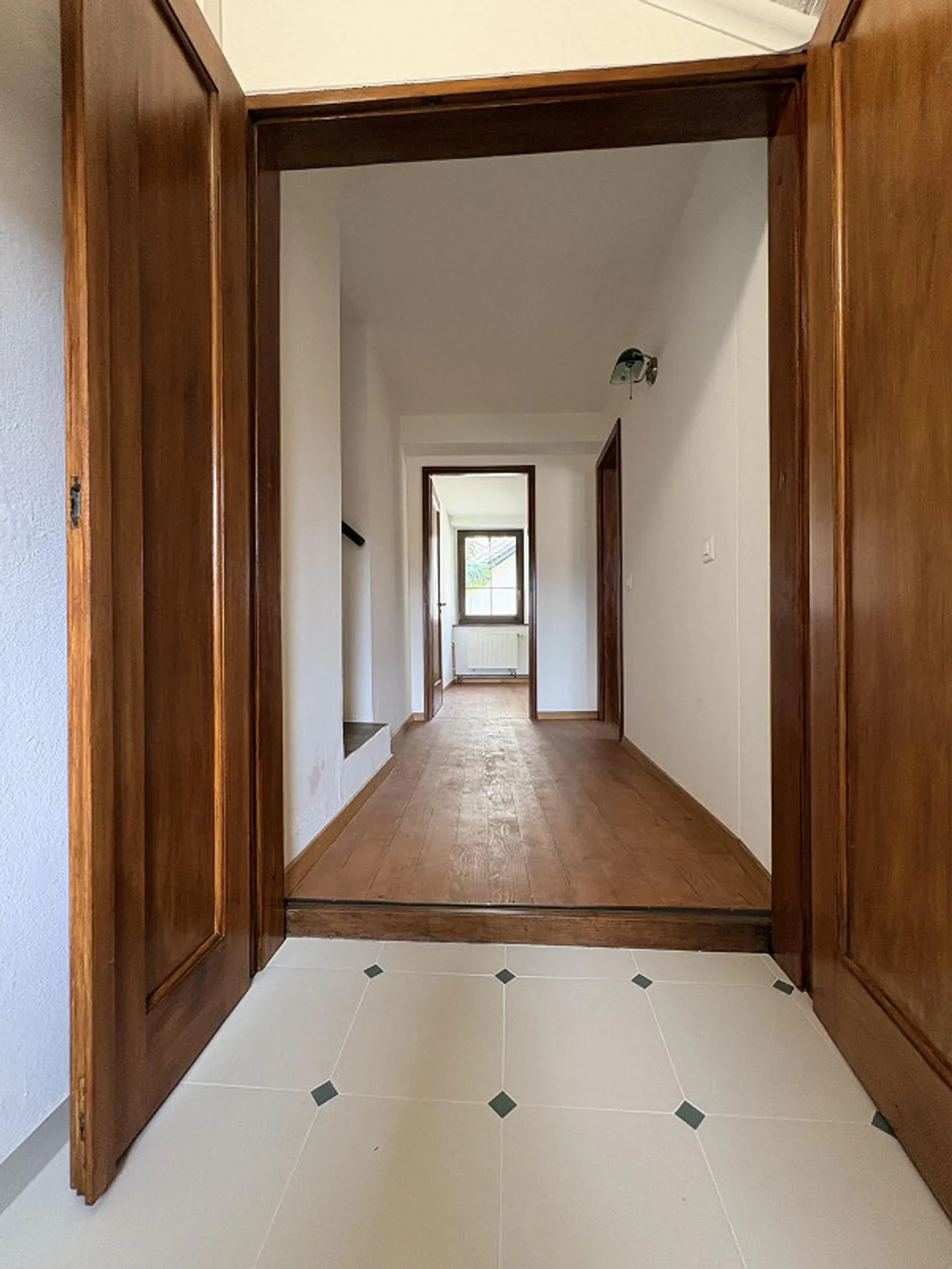 Renoviertes Haus mit 5 Zimmern, Garten und privatem Parkplatz - Foto 7 von 11