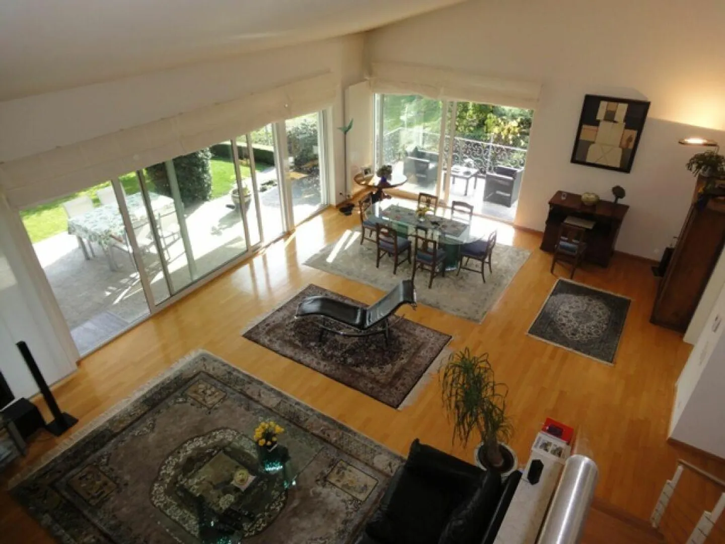 Elegant villa in the greenery with panoramic view - Photo 4 of 14