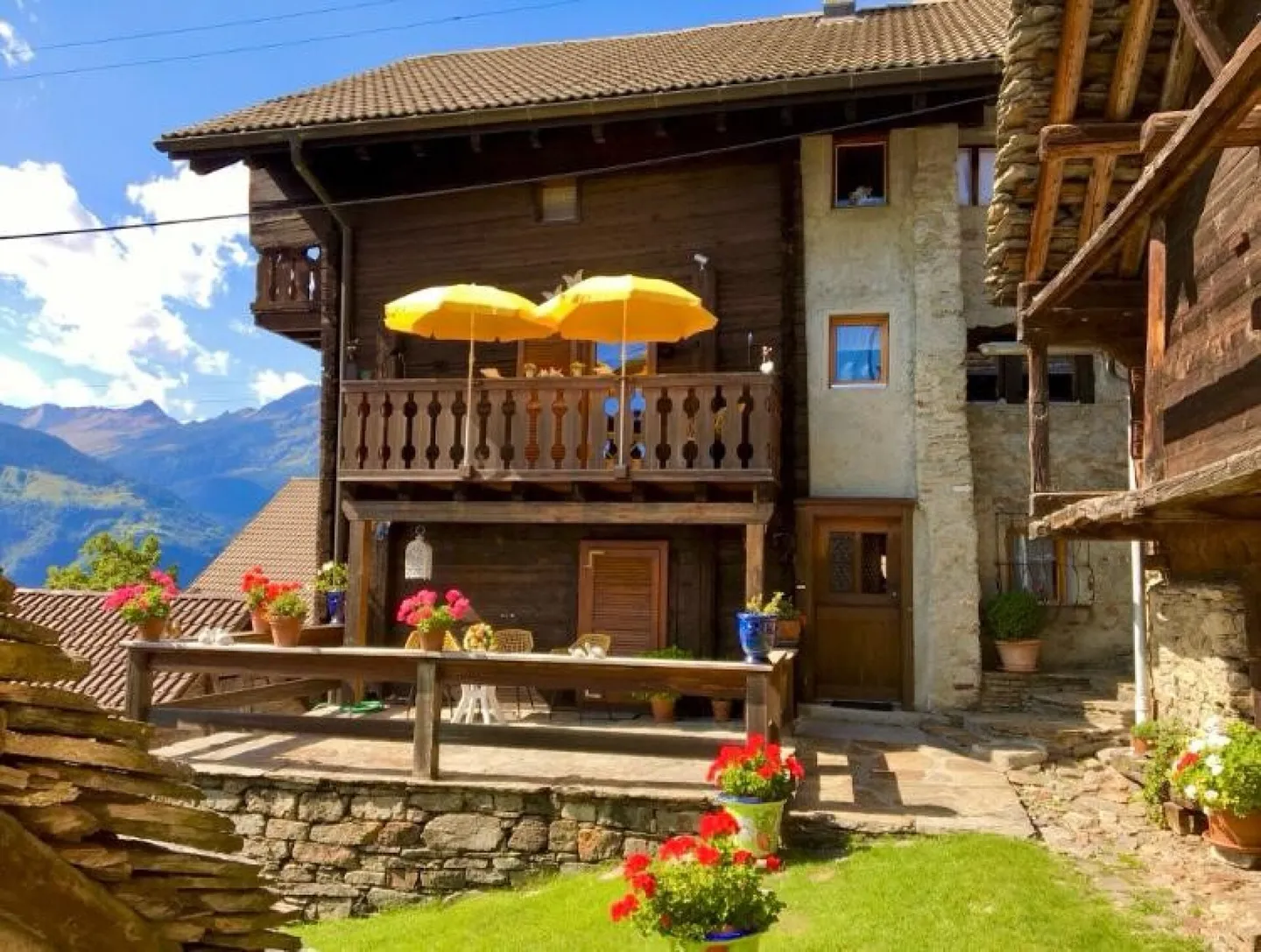 Maison plurifamiliale à Sobrio - Photo 2 sur 6