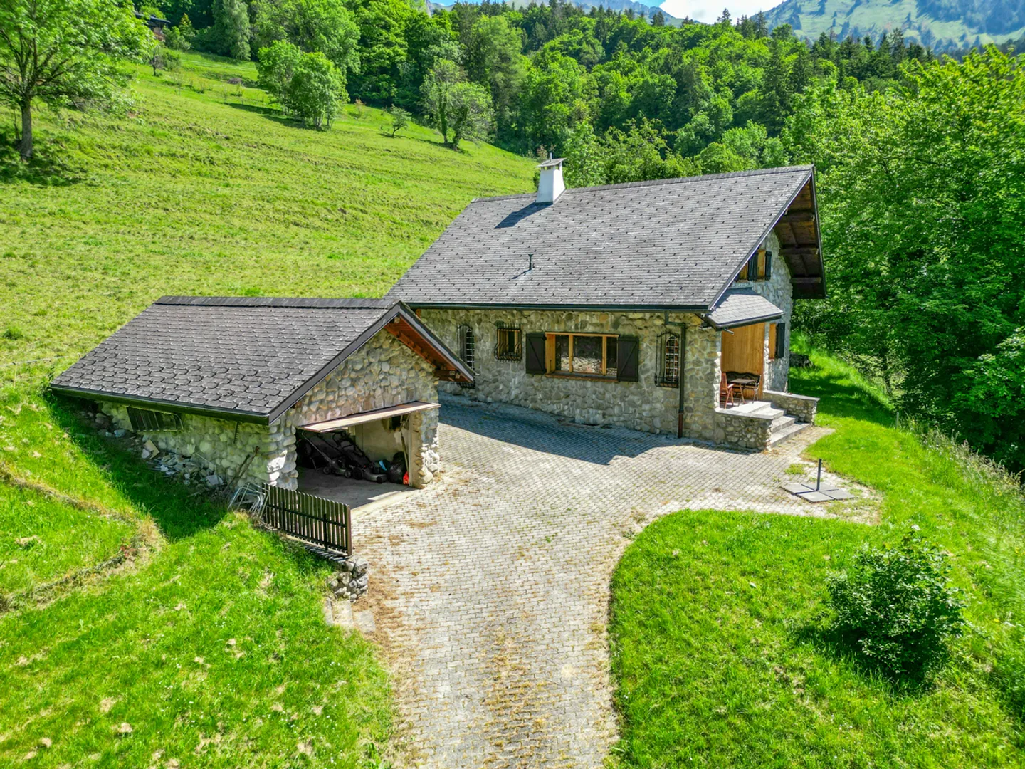 CHALET AUTENTICO - POSIZIONE IDILLICA! - Foto 1 di 13