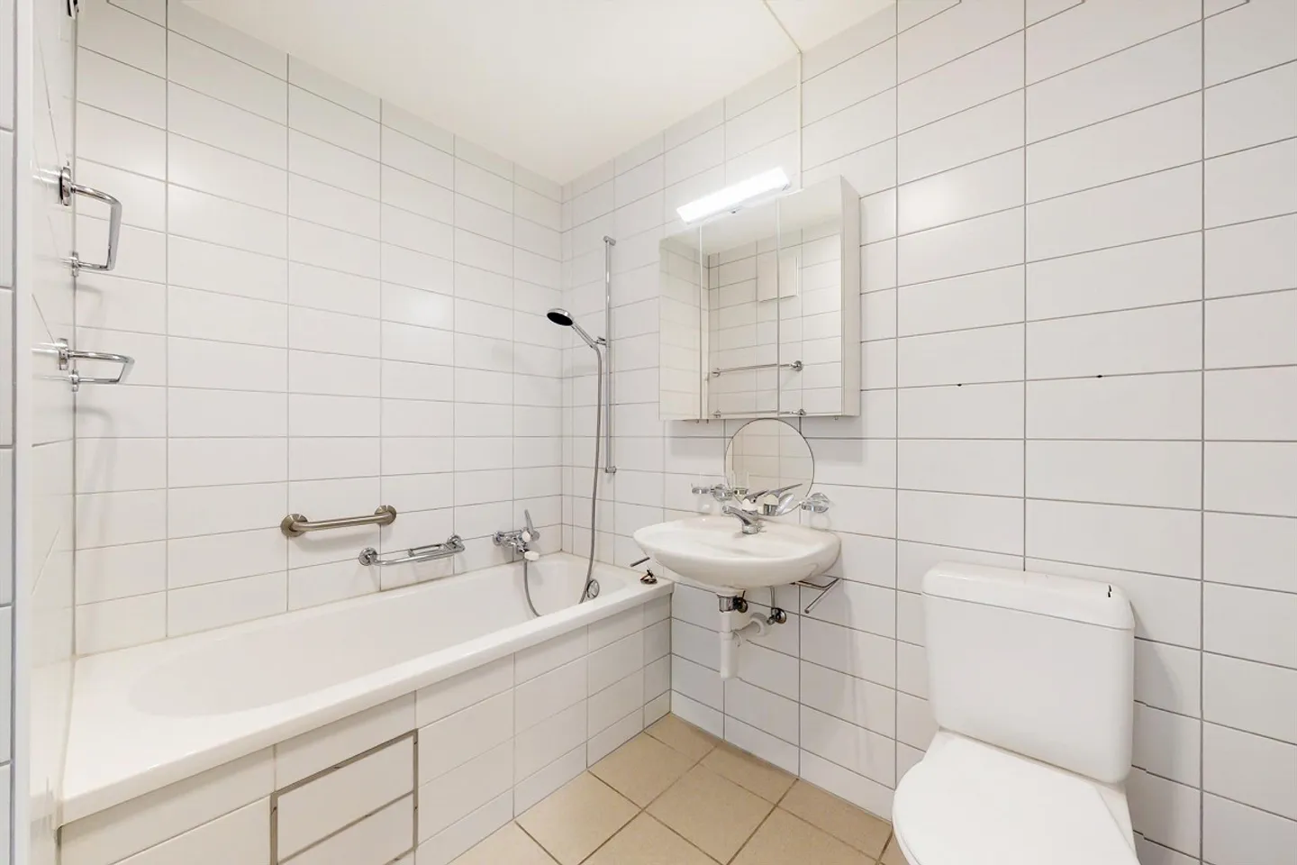 Comfortable apartment with its own washing machine - Photo 9 of 10