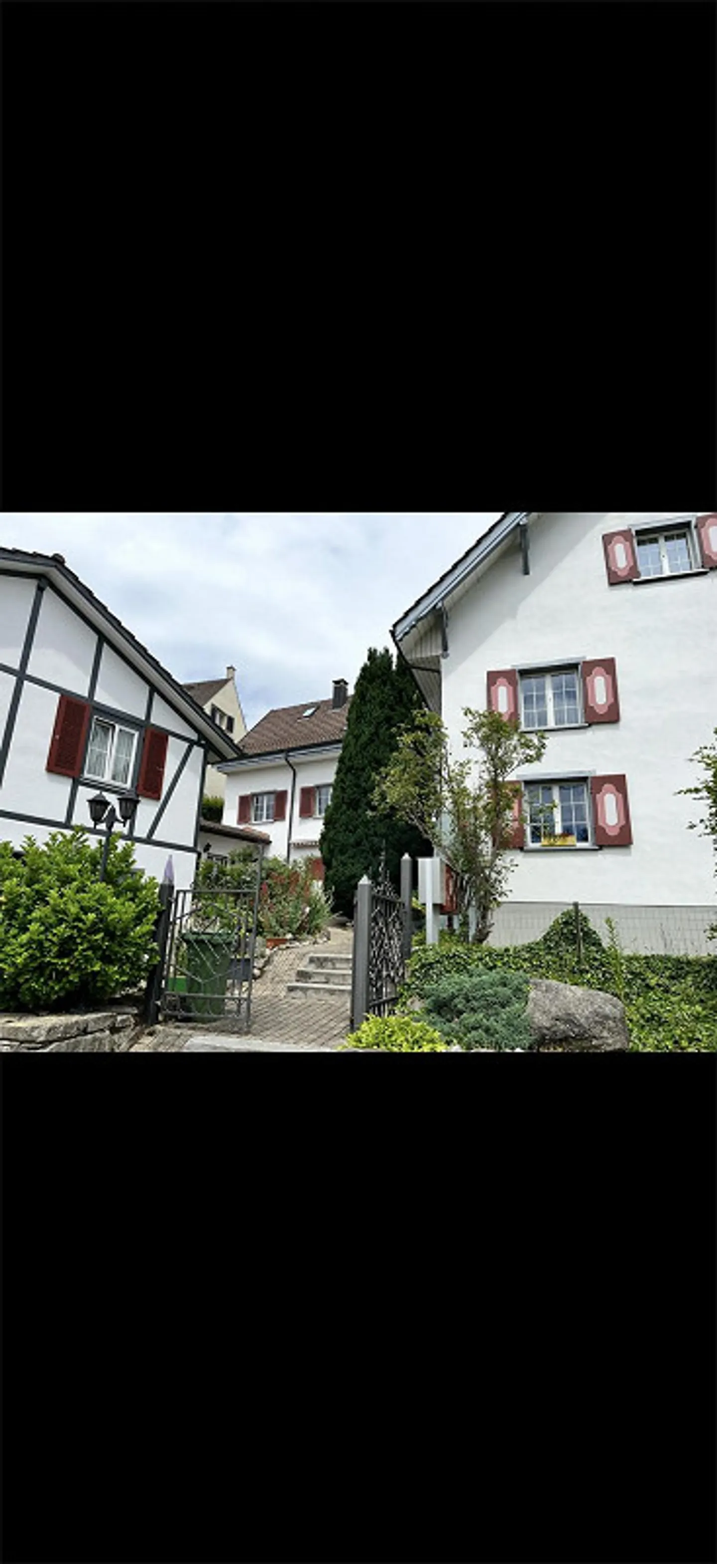 Appartement lumineux de 4,5 pièces avec maison de jardin et four à pizza - Photo 1 sur 13