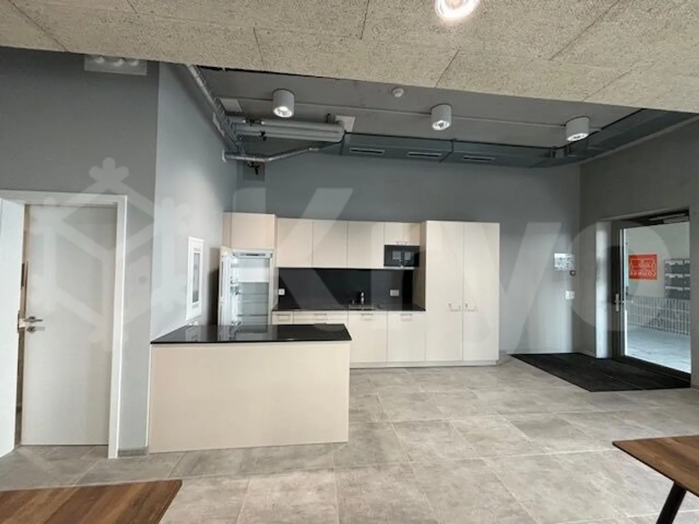 Commercial Space Near Train Station - Photo 2 of 8