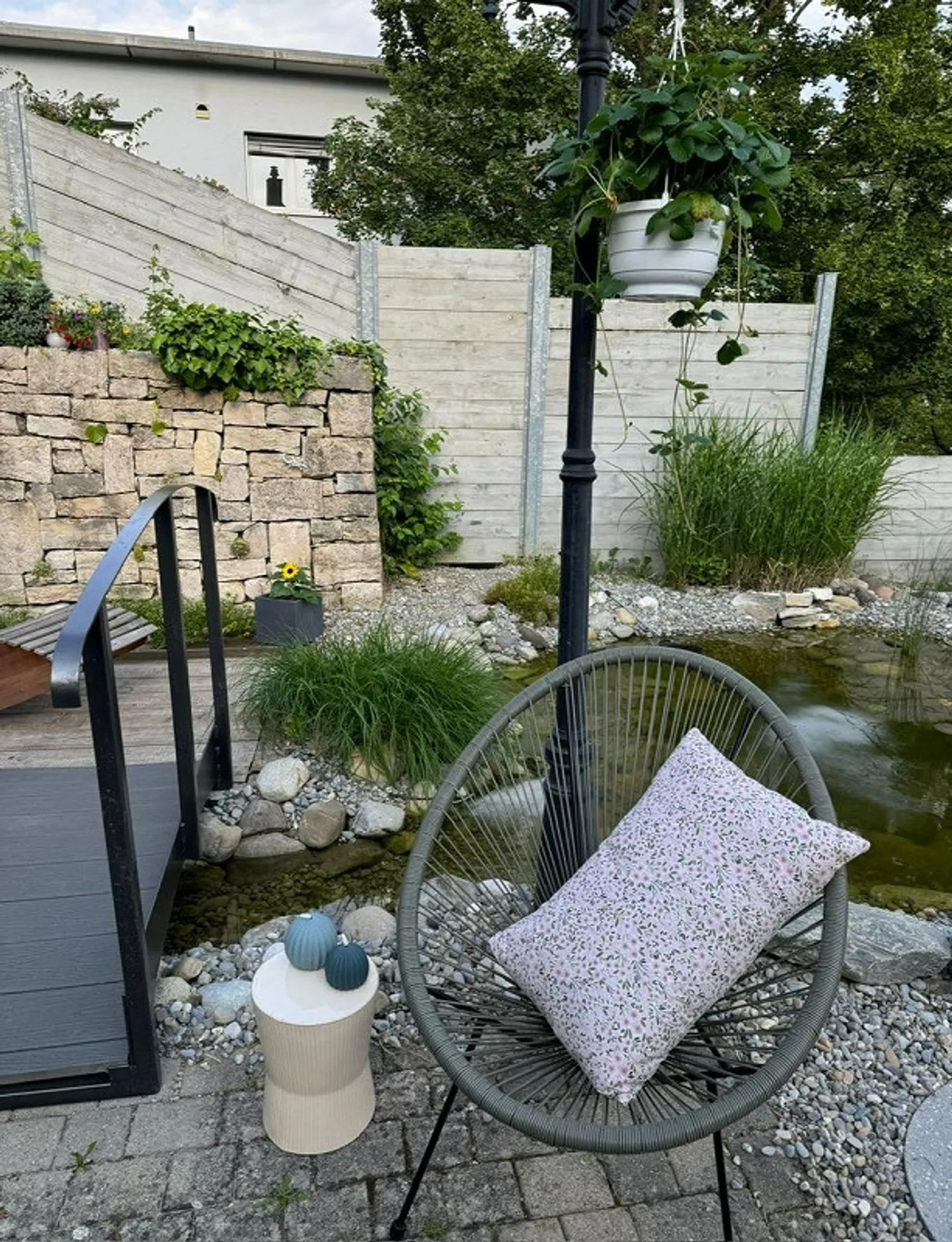 Appartement lumineux de 4,5 pièces avec maison de jardin et four à pizza - Photo 6 sur 13