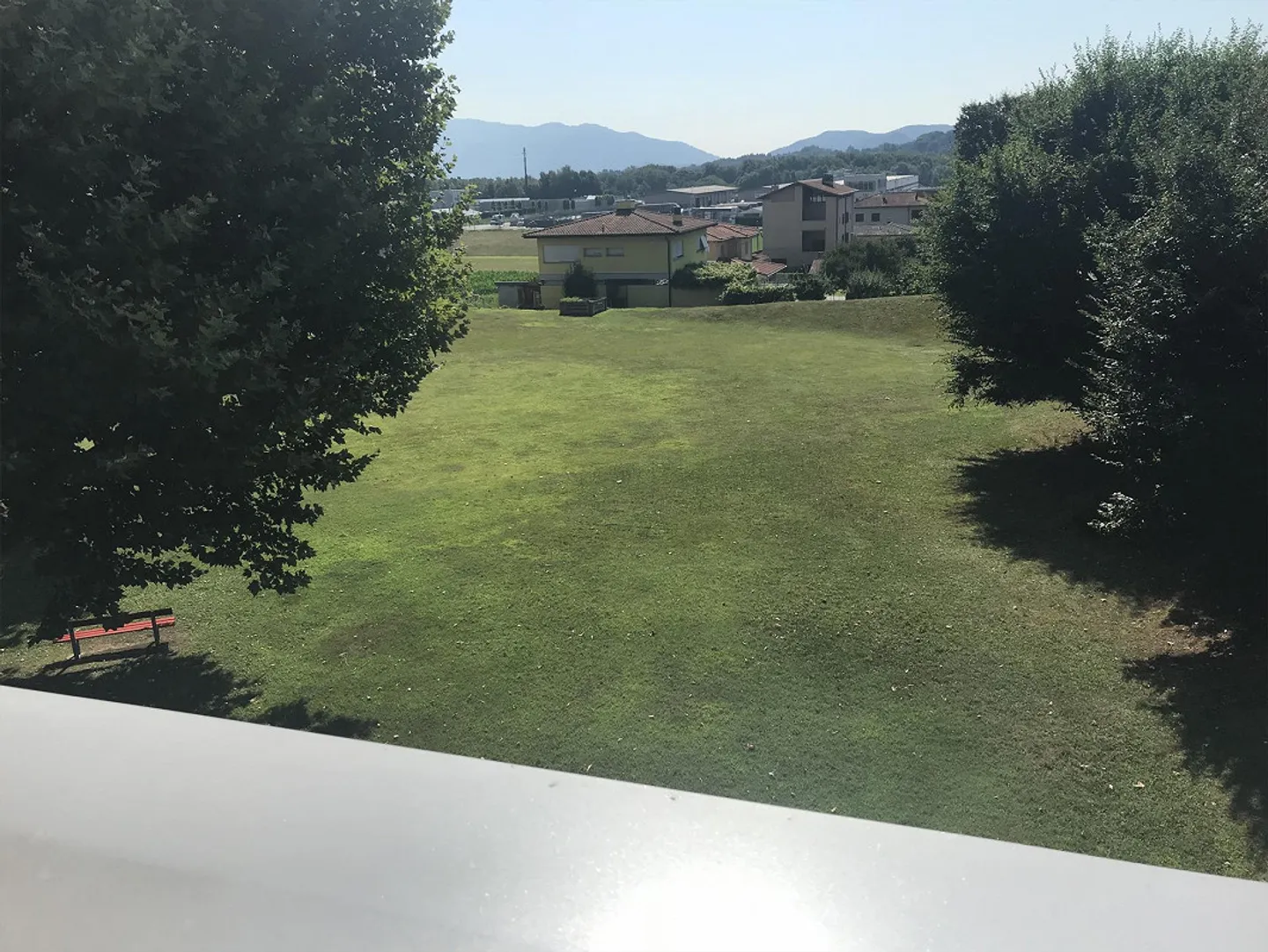 2.5 locali luminoso con terrazzo, cantina e posteggio - - Foto 1 di 12