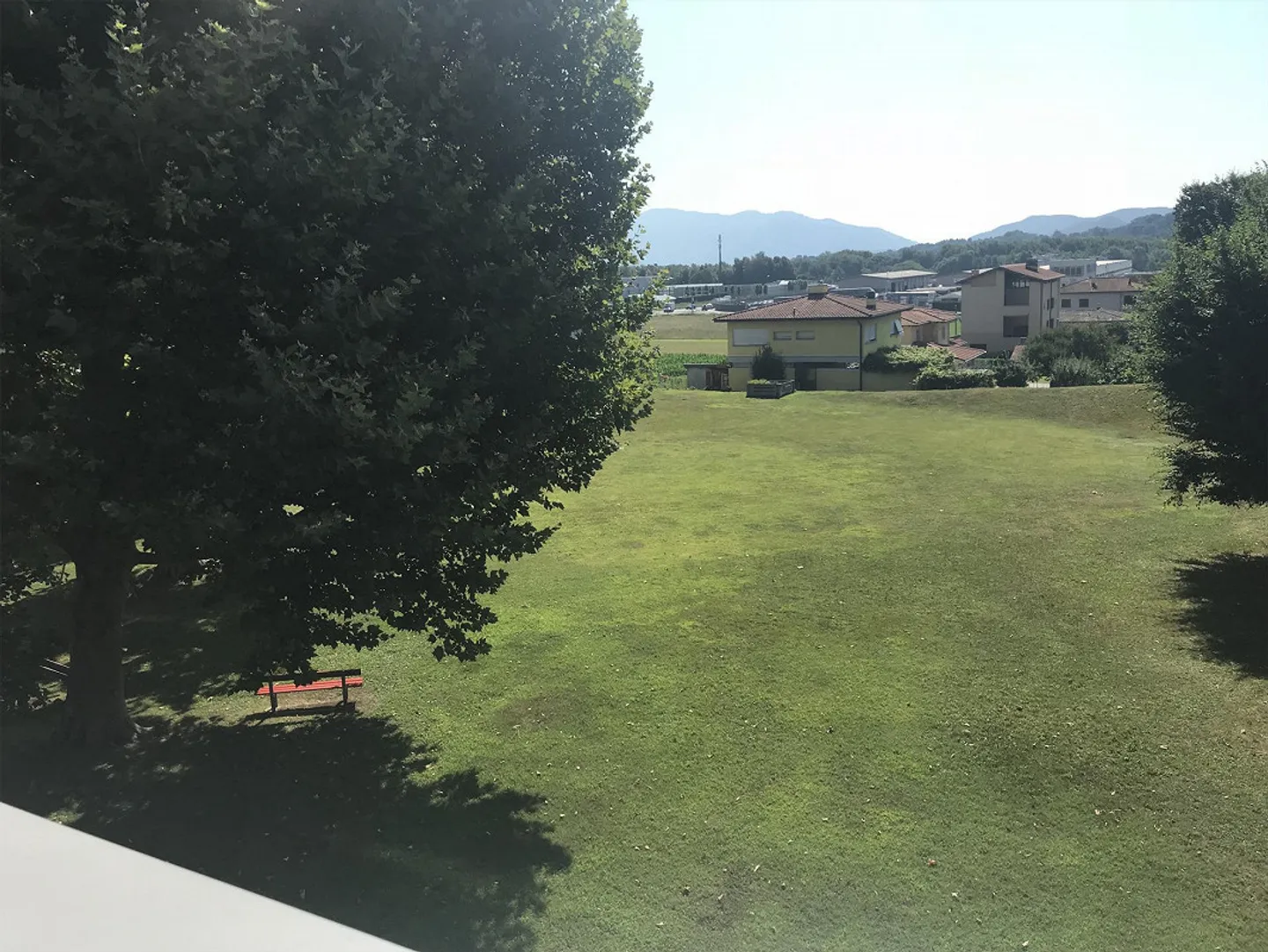 2.5 locali luminoso con terrazzo, cantina e posteggio - - Foto 2 di 12