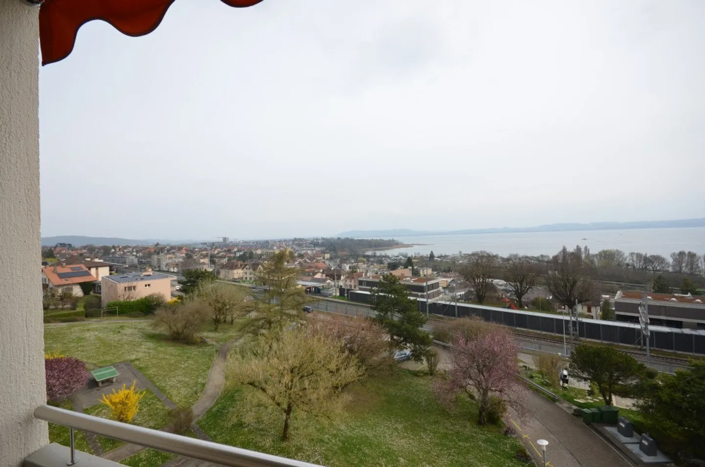 Your private balcony on the lake  Sublime 3.5 rooms on the 3rd floor - Photo 6 of 7