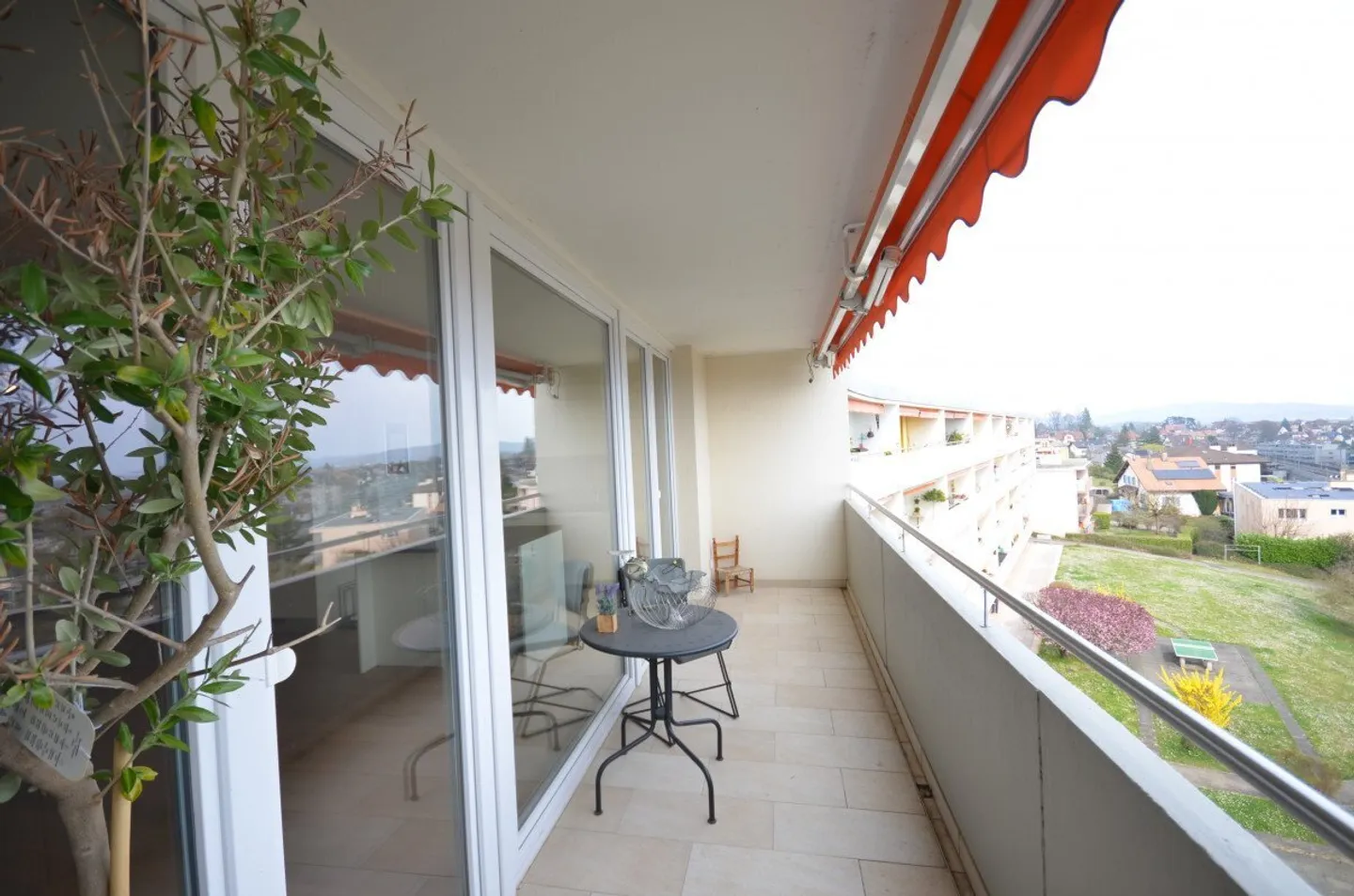 Your private balcony on the lake  Sublime 3.5 rooms on the 3rd floor - Photo 2 of 7