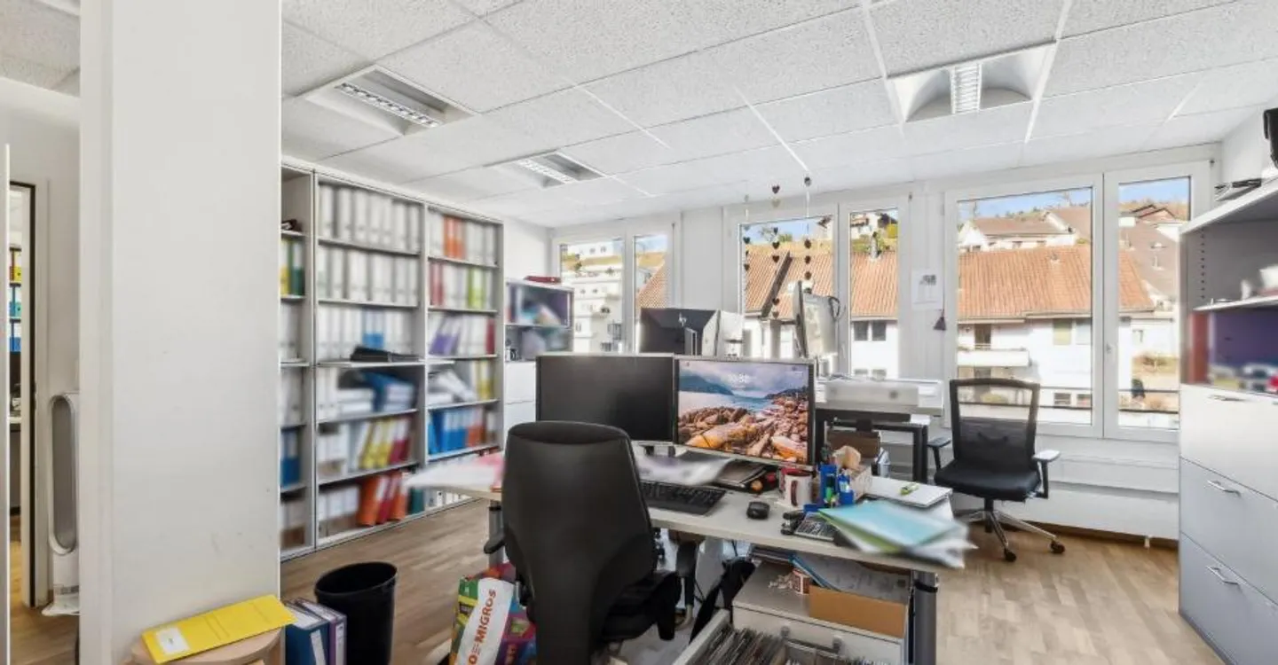 Attractive office, therapy or service space - Photo 2 of 3