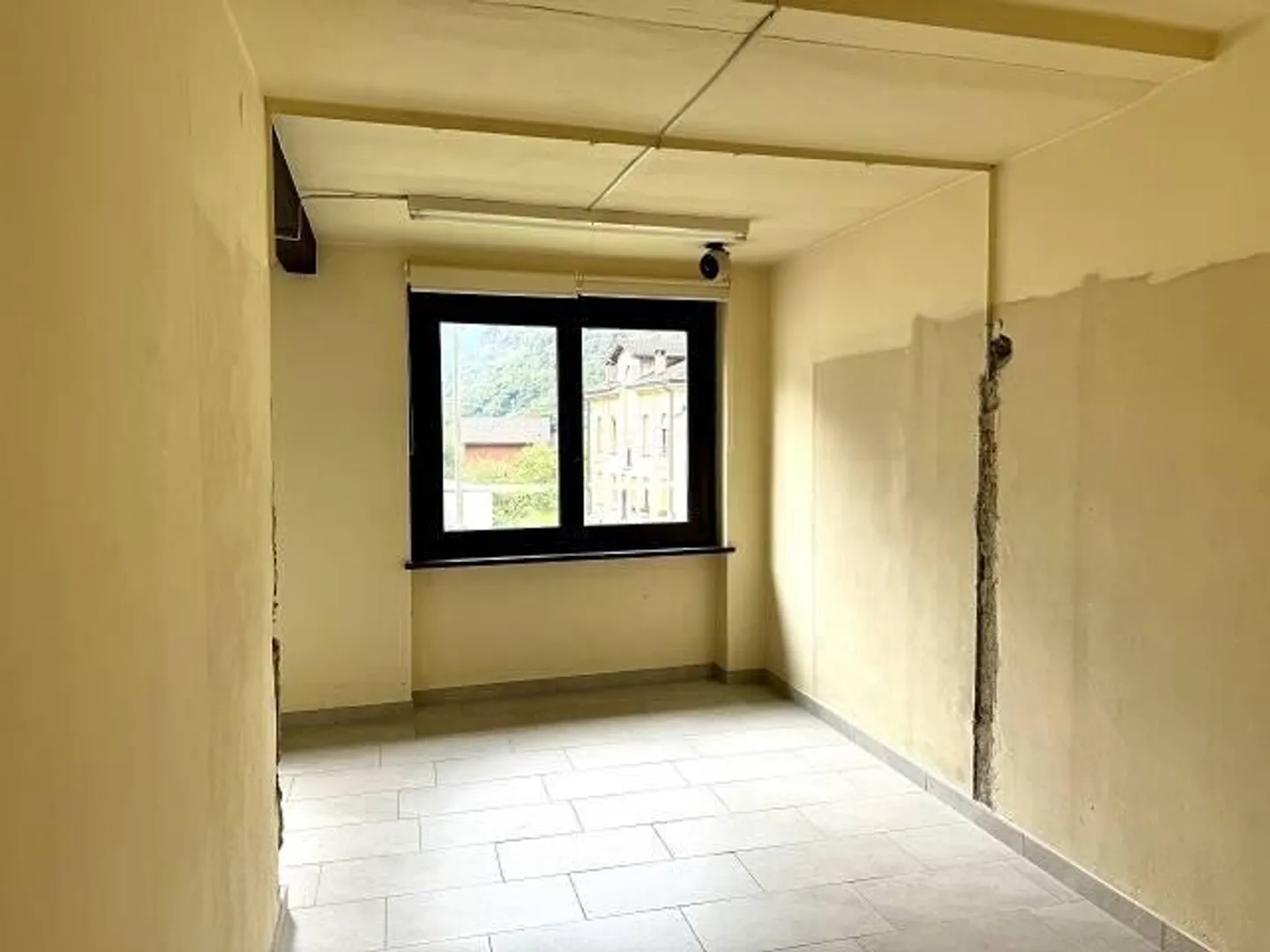 6 1/2-Room House with Shop in a Quiet Location in the Village Center - Photo 7 of 13