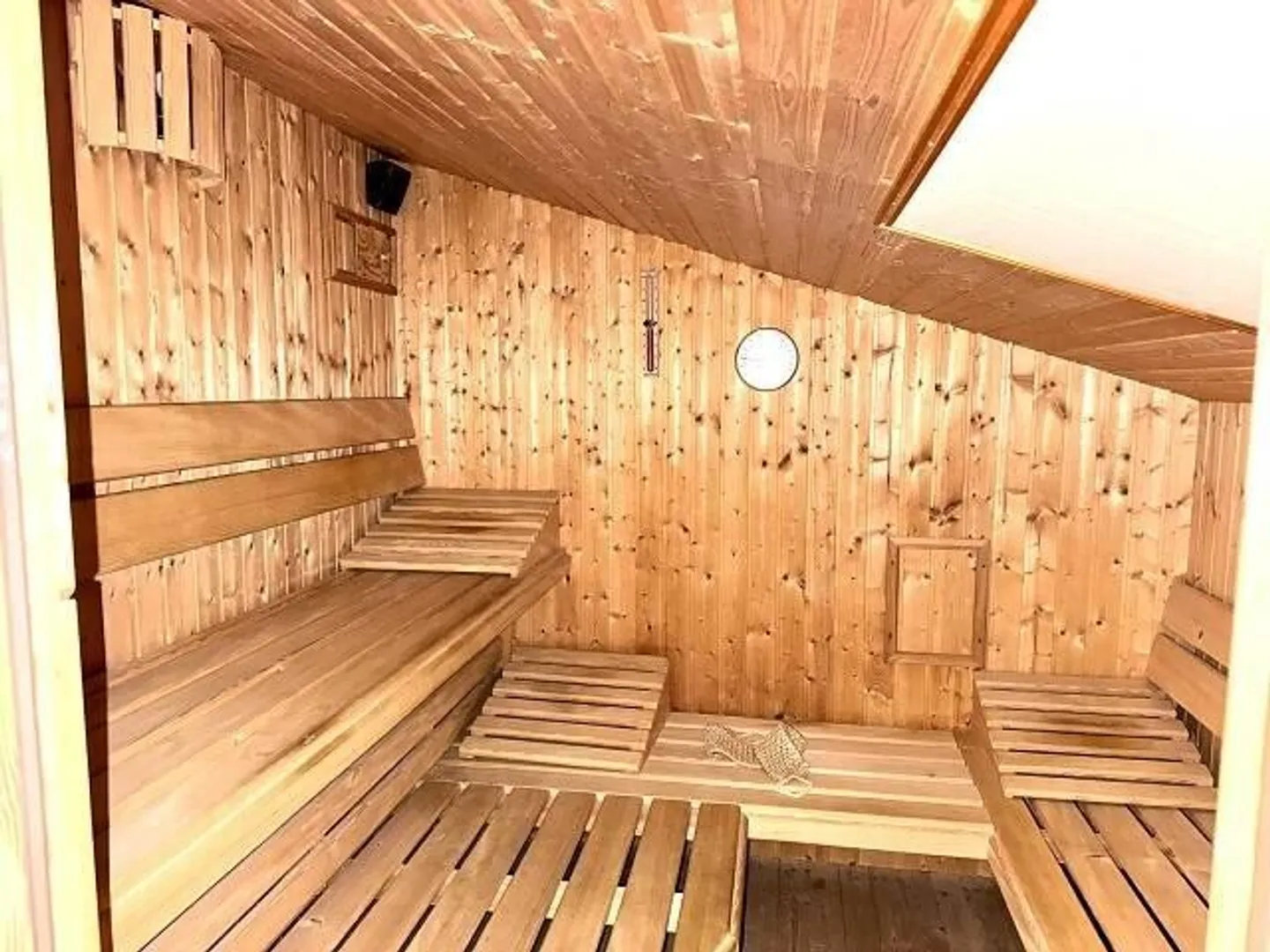 6 1/2-Room House with Shop in a Quiet Location in the Village Center - Photo 13 of 13