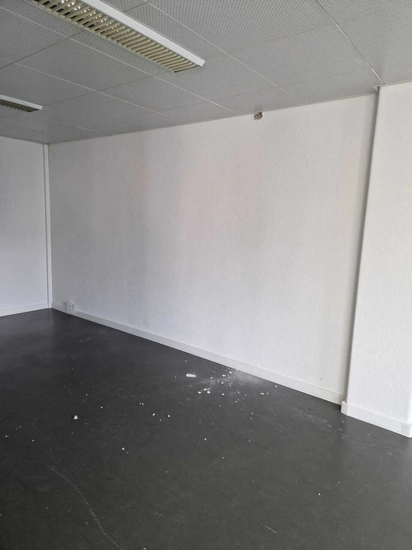 Espace de Bureau Spacieux - Photo 6 sur 8