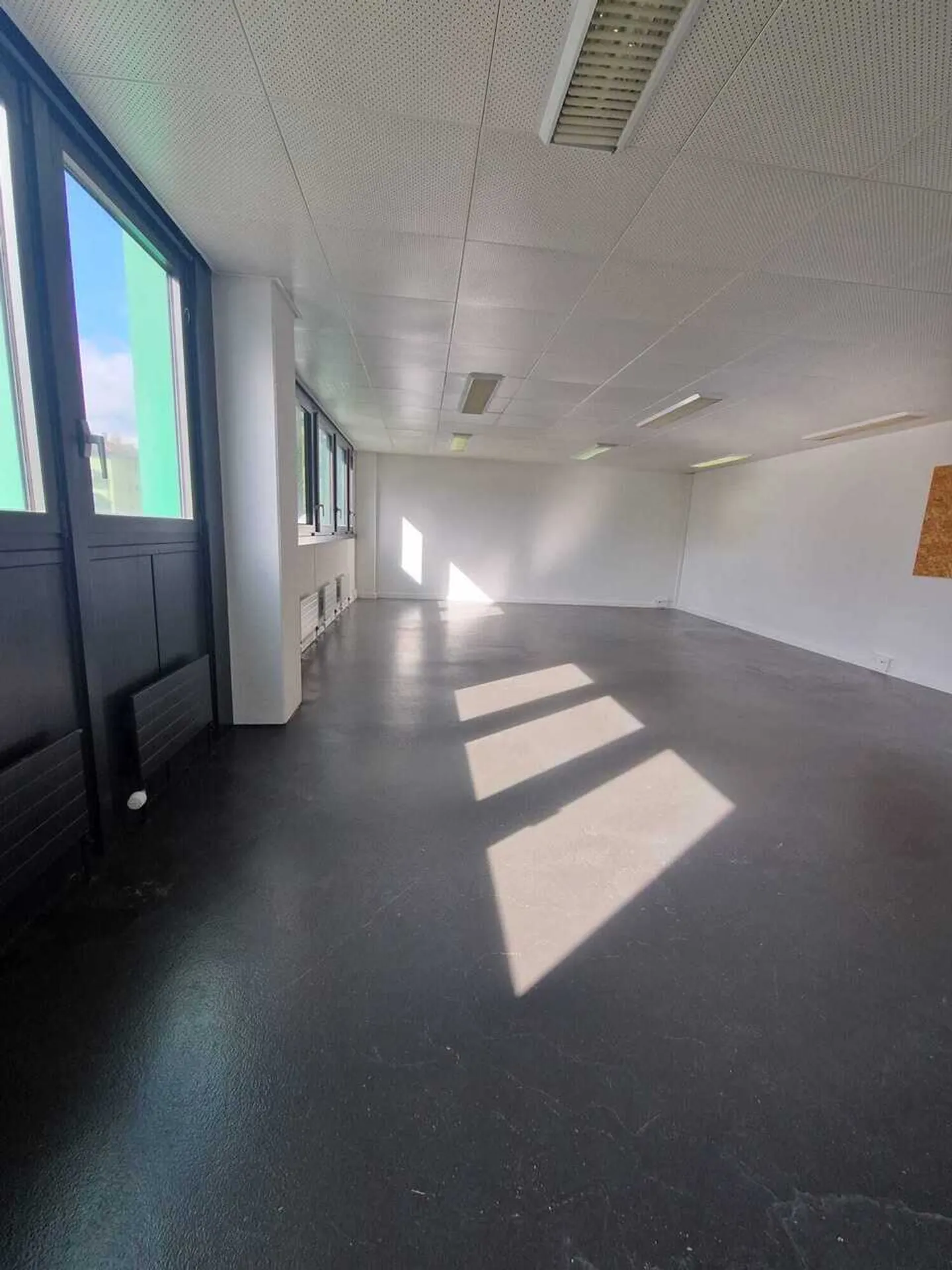 Espace de Bureau Spacieux - Photo 8 sur 8