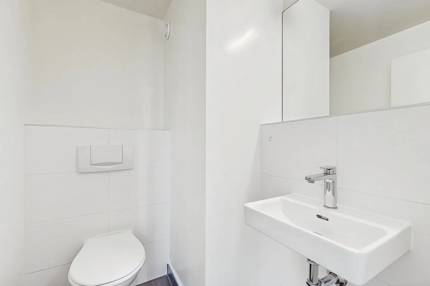 Charming Duplex in City Center - Photo 7 of 7