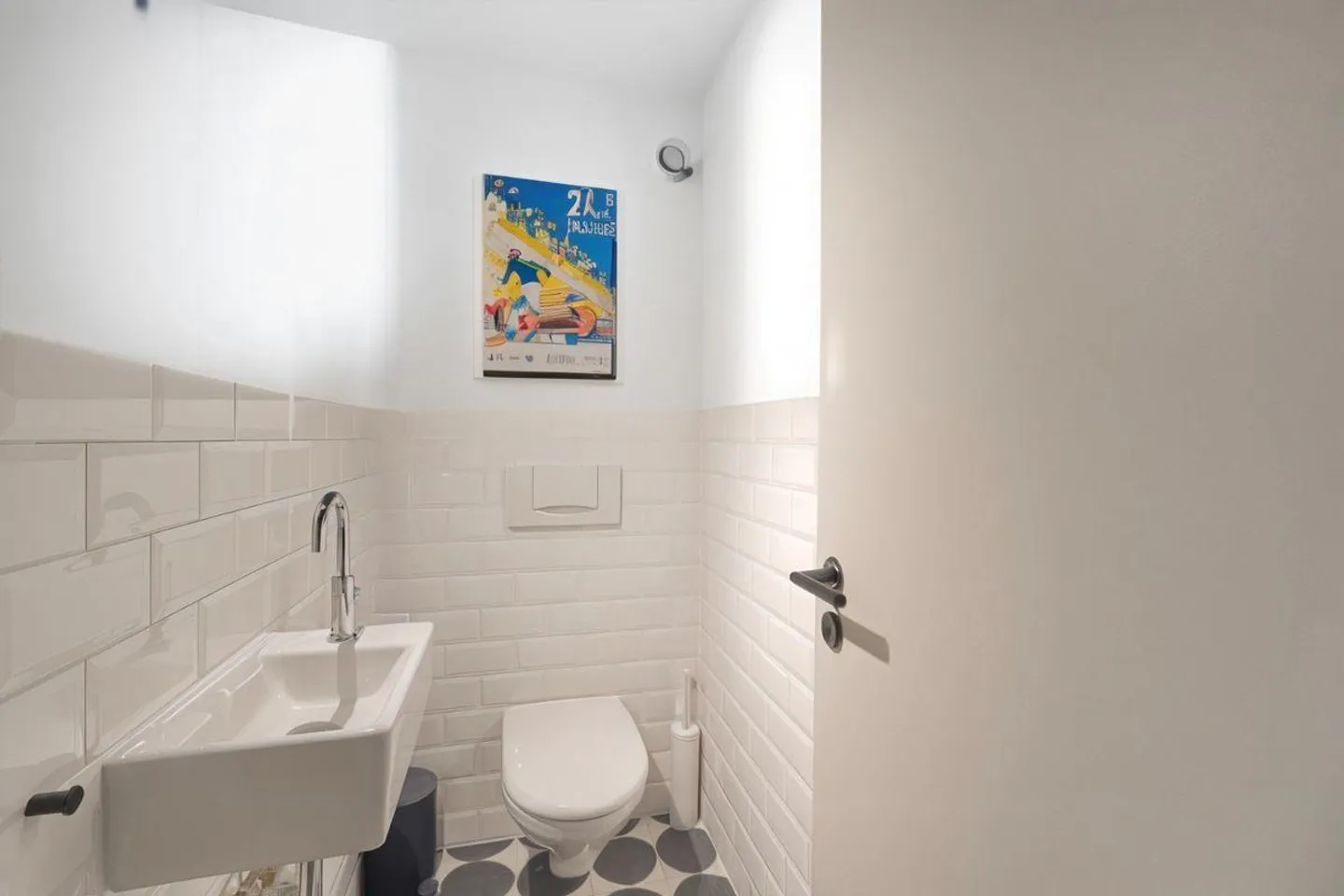 Renovierte 4-Zimmer-Wohnung mit zwei Balkonen - Foto 4 von 12