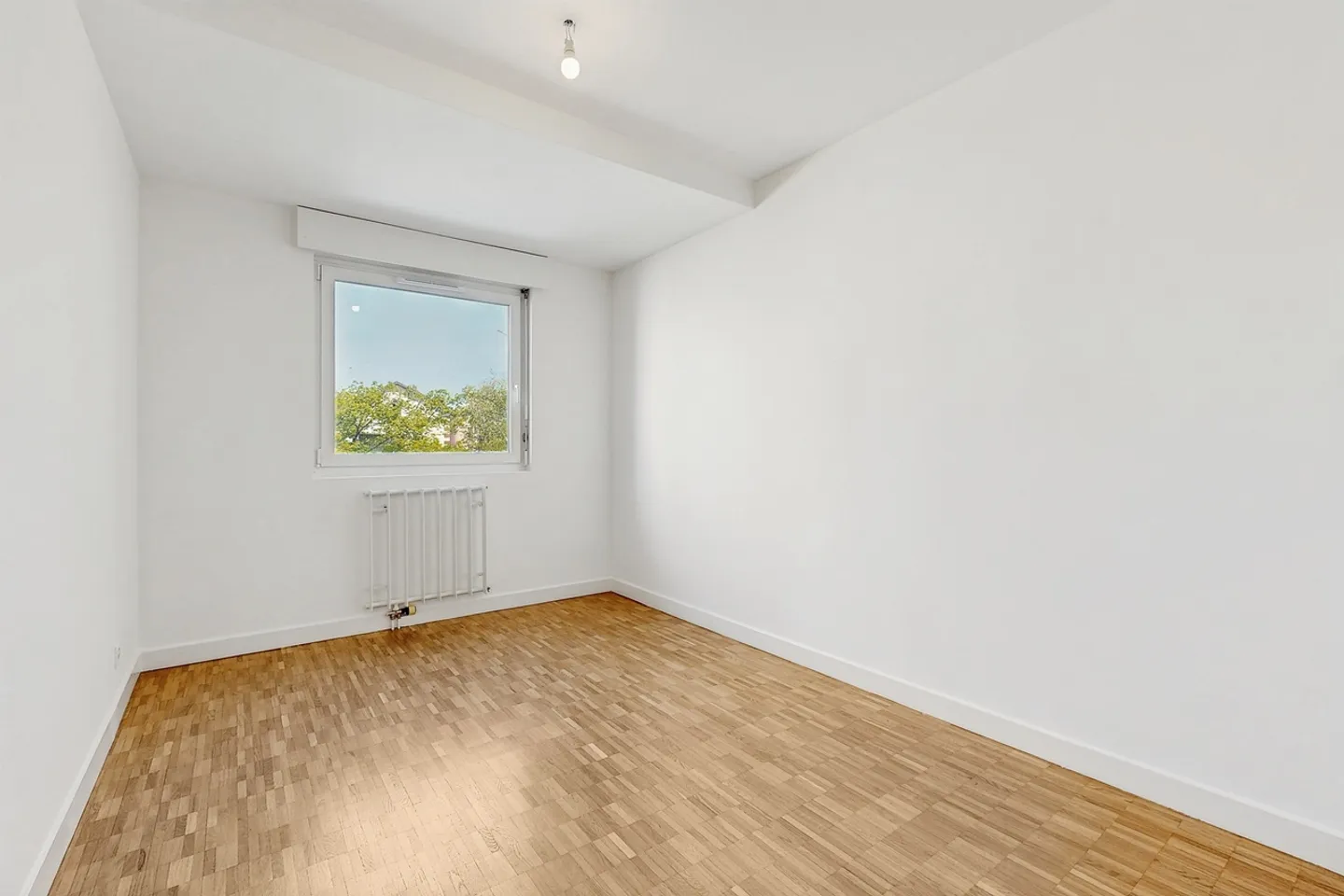 Charming Duplex in City Center - Photo 4 of 7
