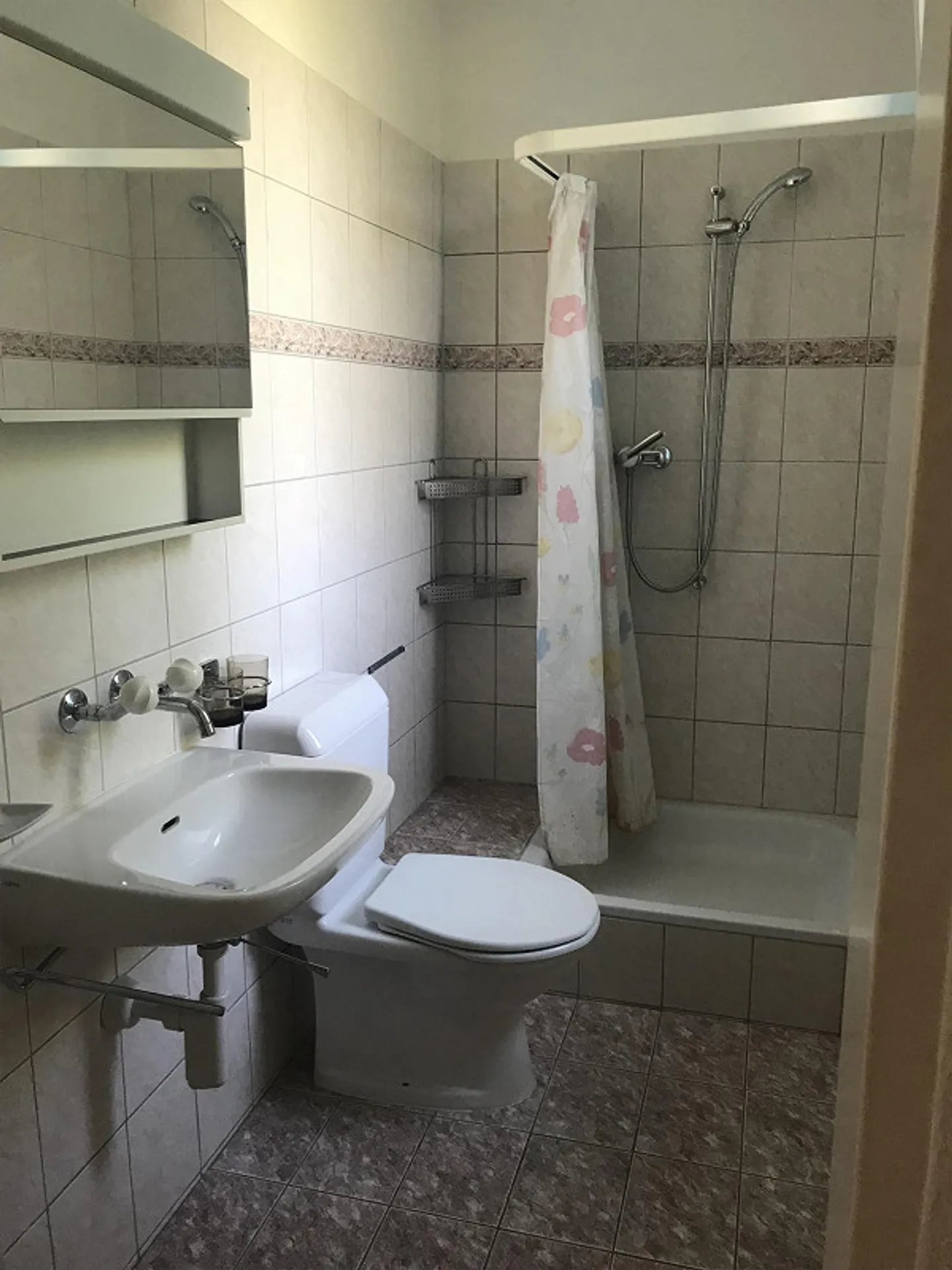 2.5 locali luminoso con terrazzo, cantina e posteggio - - Foto 11 di 12