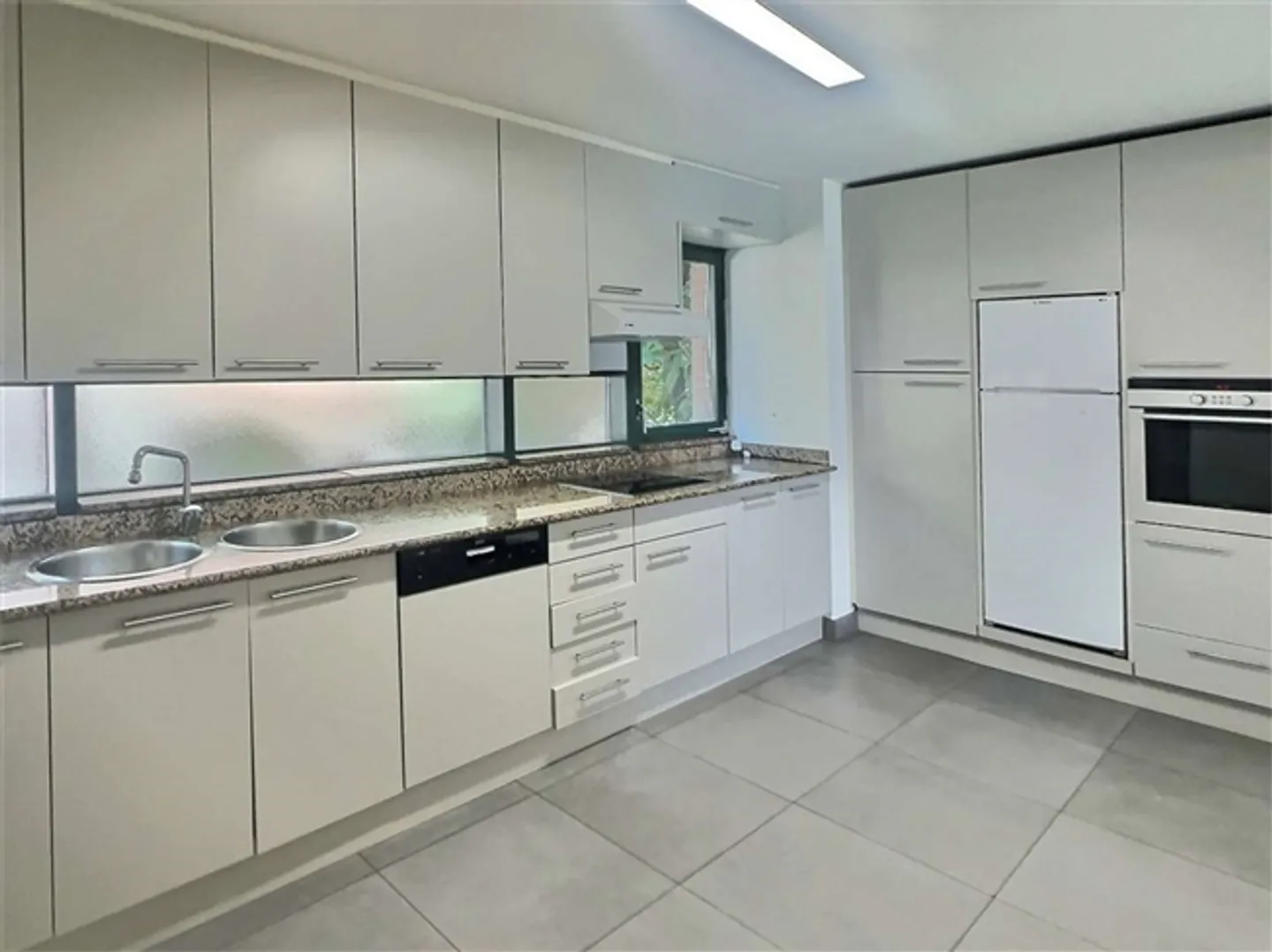 «Villa mit atemberaubender Aussicht in Porza» - Foto 6 von 16