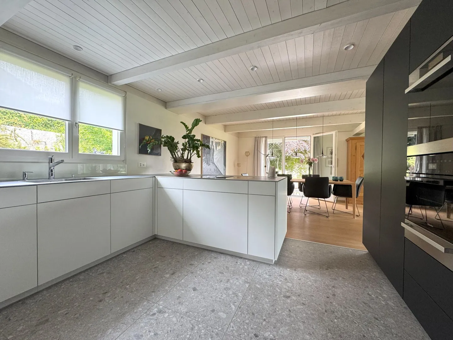 Ampia casa unifamiliare in vendita: ben tenuta e molto curata in una posizione elevata, inclusa una parcella separata - Foto 5 di 22