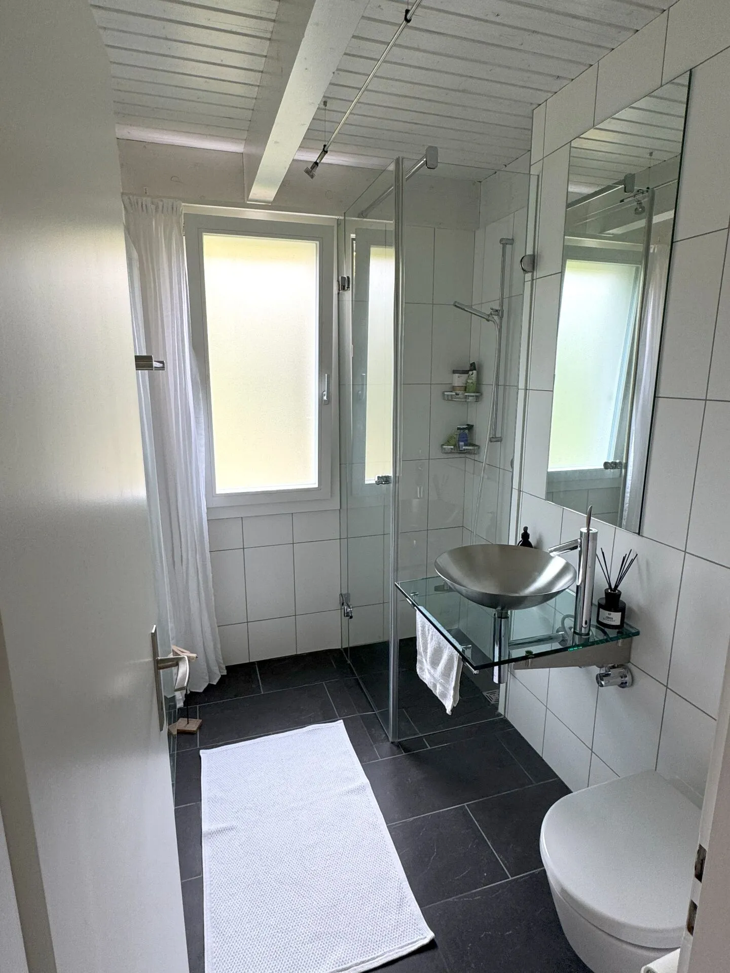 Ampia casa unifamiliare in vendita: ben tenuta e molto curata in una posizione elevata, inclusa una parcella separata - Foto 10 di 22