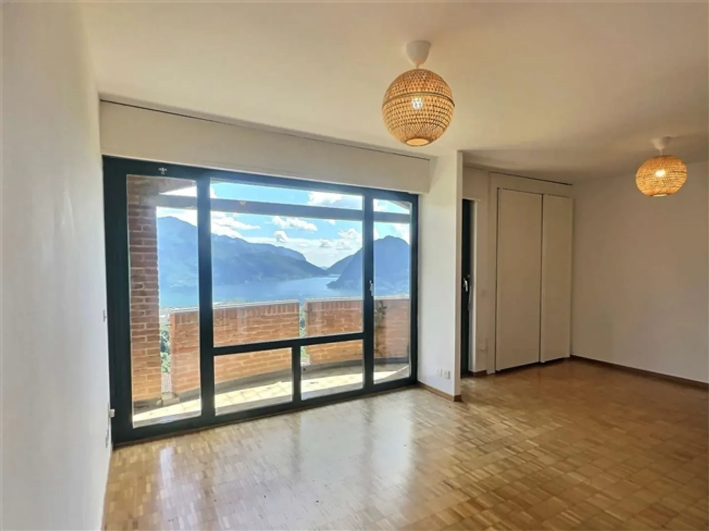 «Villa mit atemberaubender Aussicht in Porza» - Foto 12 von 16