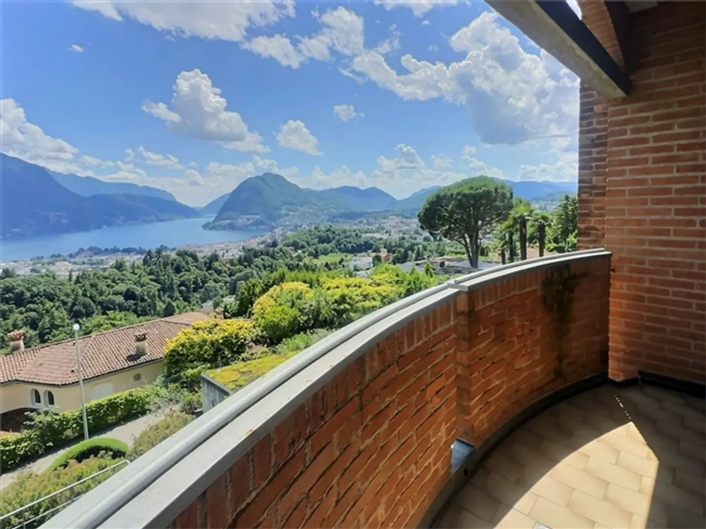 «Villa mit atemberaubender Aussicht in Porza» - Foto 13 von 16