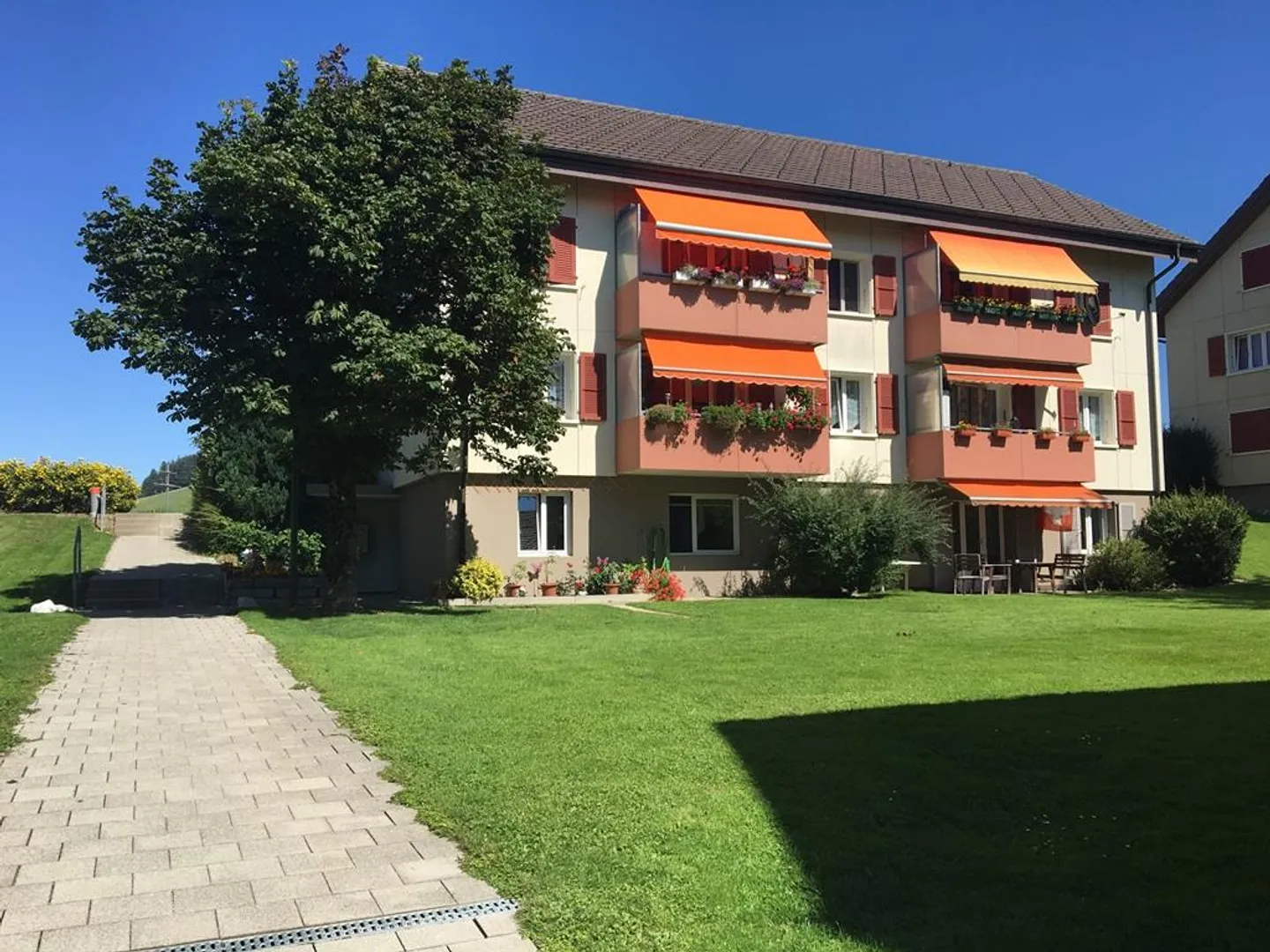 Charmante Wohnung mit Bergblick - Foto 1 von 5