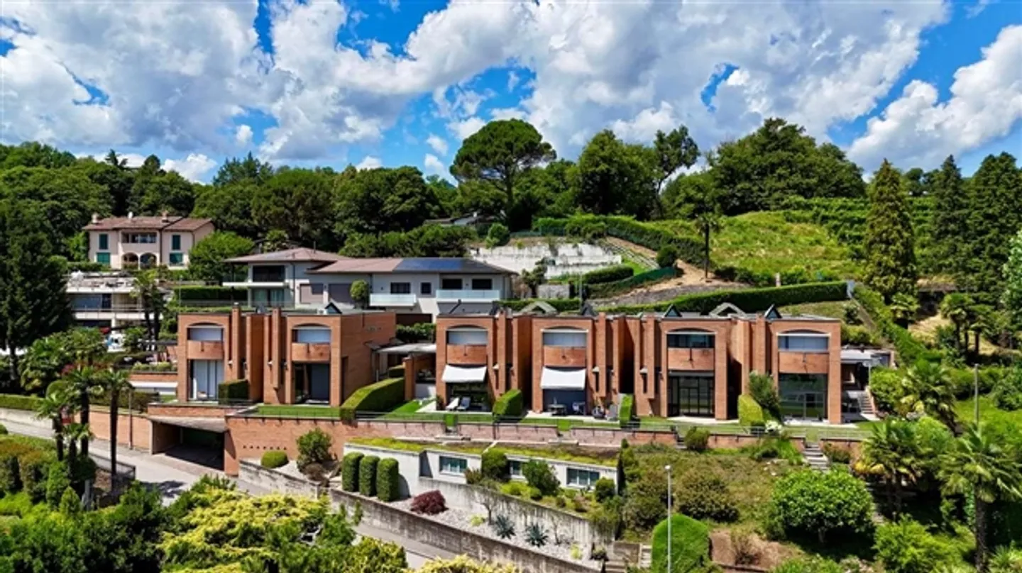 «Villa mit atemberaubender Aussicht in Porza» - Foto 15 von 16